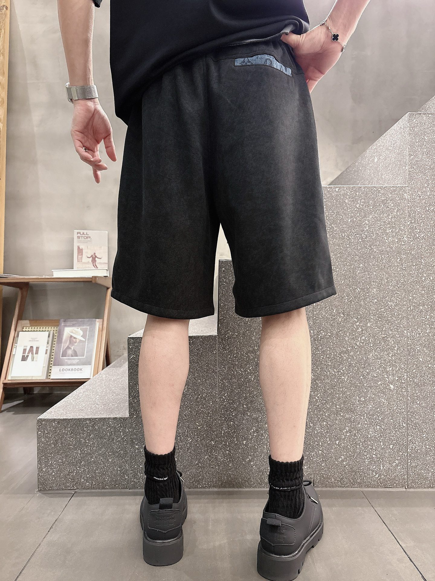 LV   三标齐全 2026夏季新款男士休闲短裤，高级定制面料透气面料 透气弹力舒适度极高，细节无可挑剔