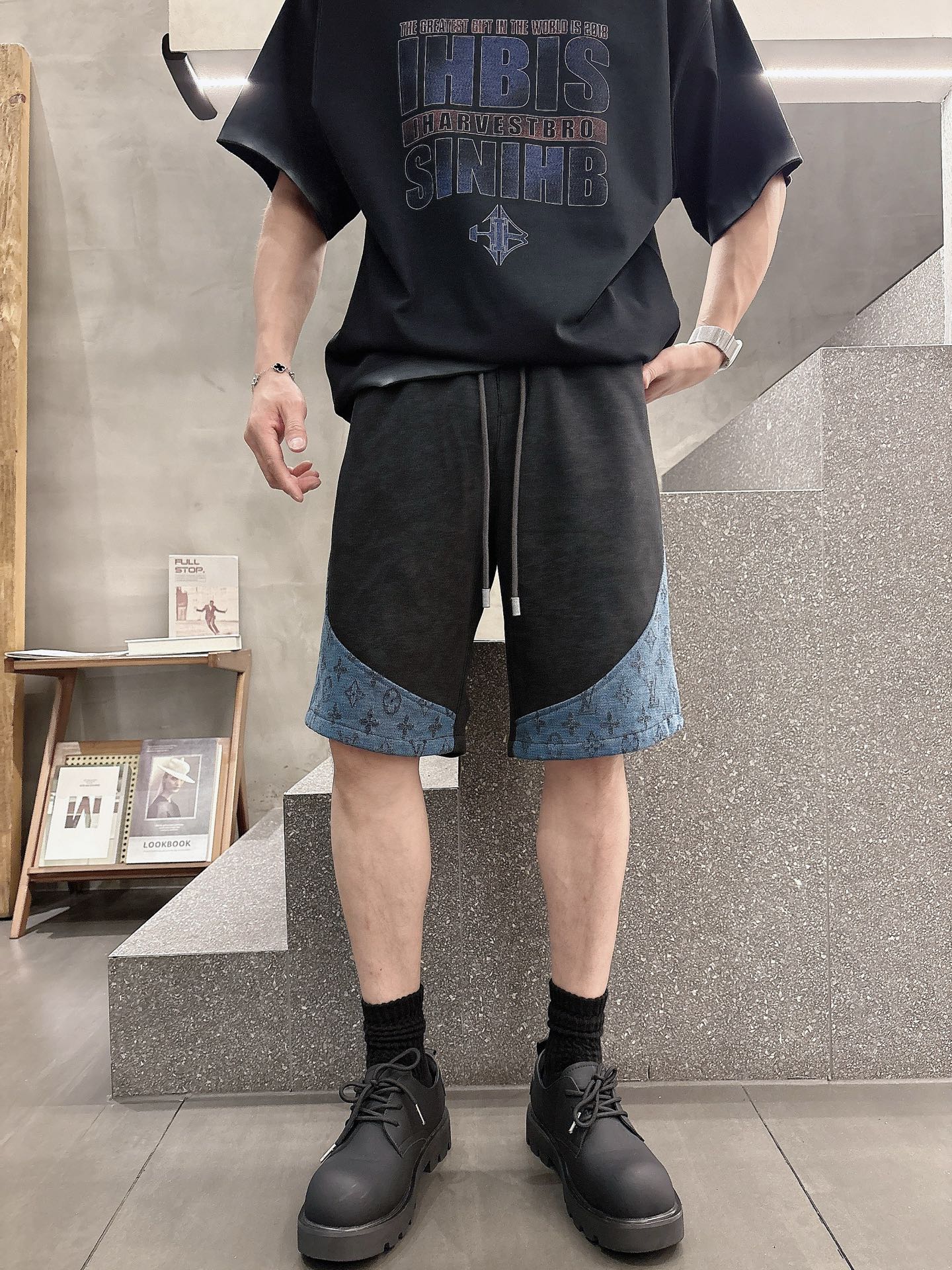 LV   三标齐全 2026夏季新款男士休闲短裤，高级定制面料透气面料 透气弹力舒适度极高，细节无可挑剔