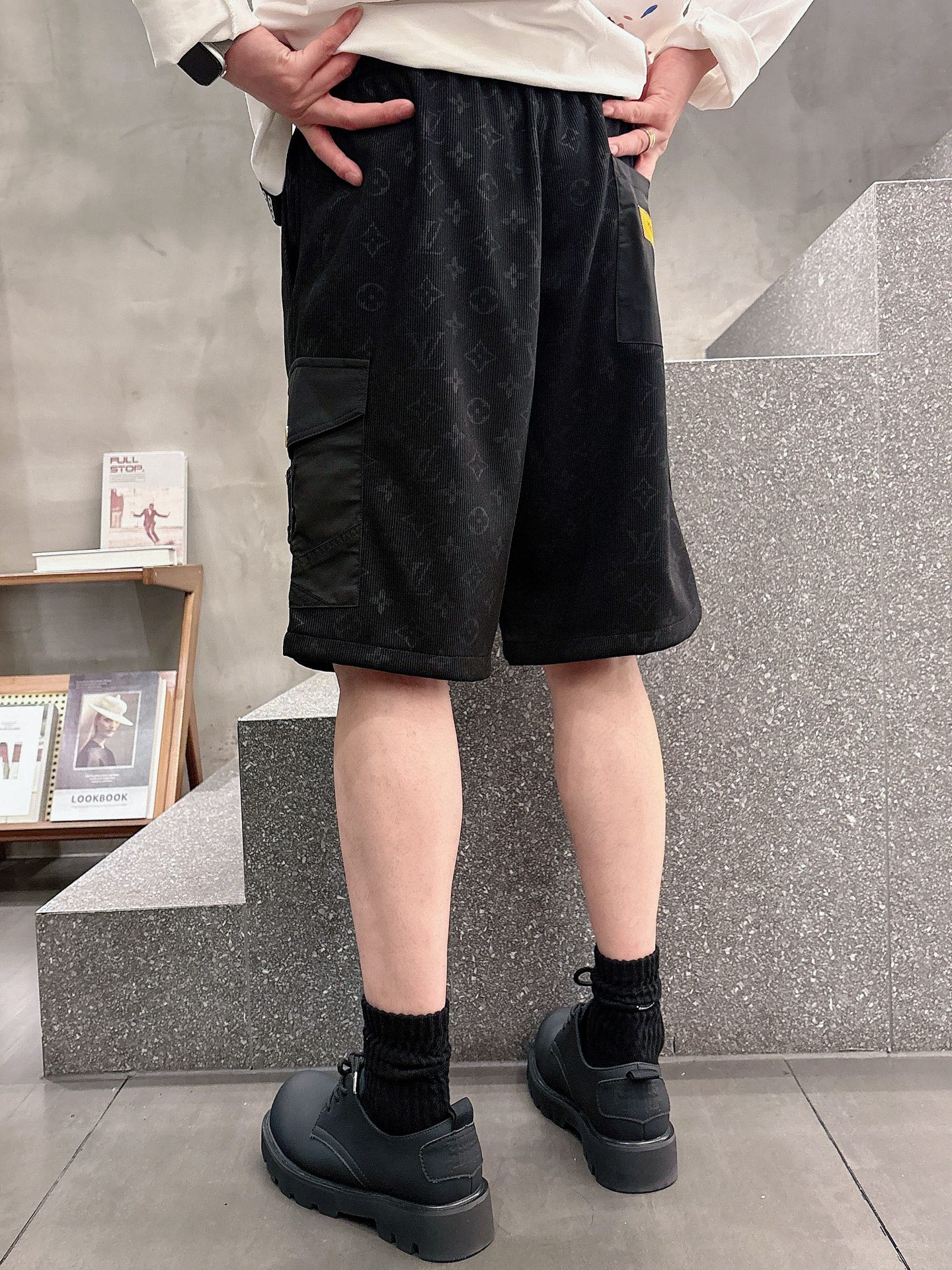 LV   三标齐全 2026夏季新款男士休闲短裤，高级定制面料透气面料 透气弹力舒适度极高，细节无可挑剔