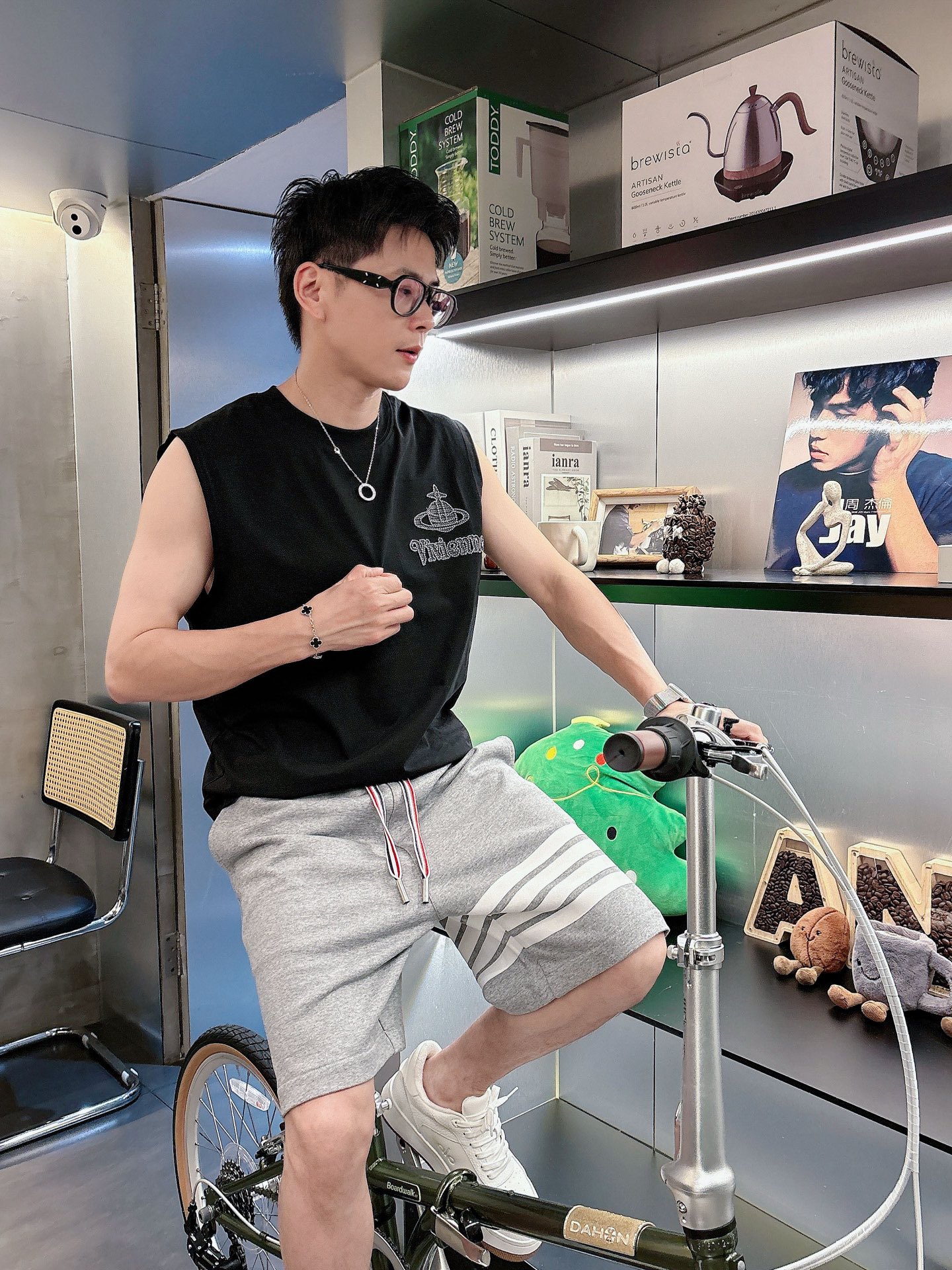TB   三标齐全 2026夏季新款男士休闲短裤，高级定制面料透气面料 透气弹力舒适度极高，细节无可挑剔