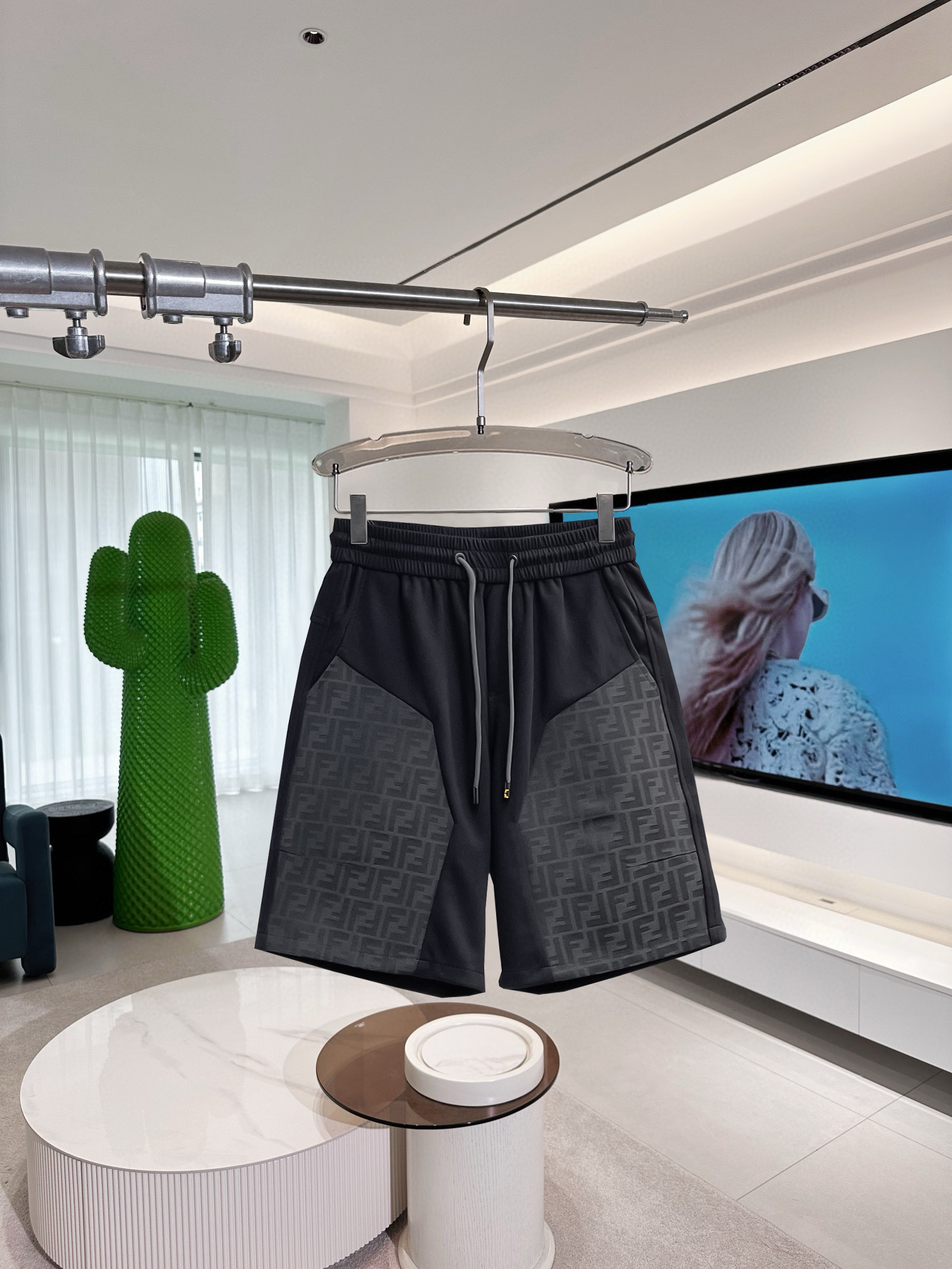 NO:417108,Fendi’s three standards are complete. 2025 summer new men’s casual shorts, high-end customized fabric breathable fabric, extremely breathable, elastic and comfortable, impeccable details, top-level auxiliary materials, original logo design concept, delicate and soft feel!  The upper body style is excellent!  Size M-XXXL order to report height and weight, fendi, shorts, alexander wang19860909芬迪三标齐全 2025夏季新款男士休闲短裤,高级定制面料透气面料 透气弹力舒适度极高,细节无可挑剔,顶级辅料配备,原版logo设计理念,手感细腻柔软！上身版型超赞！尺码M-XXXL下单报身高体重,,fendi,shorts,alexander wang,Men's clothing