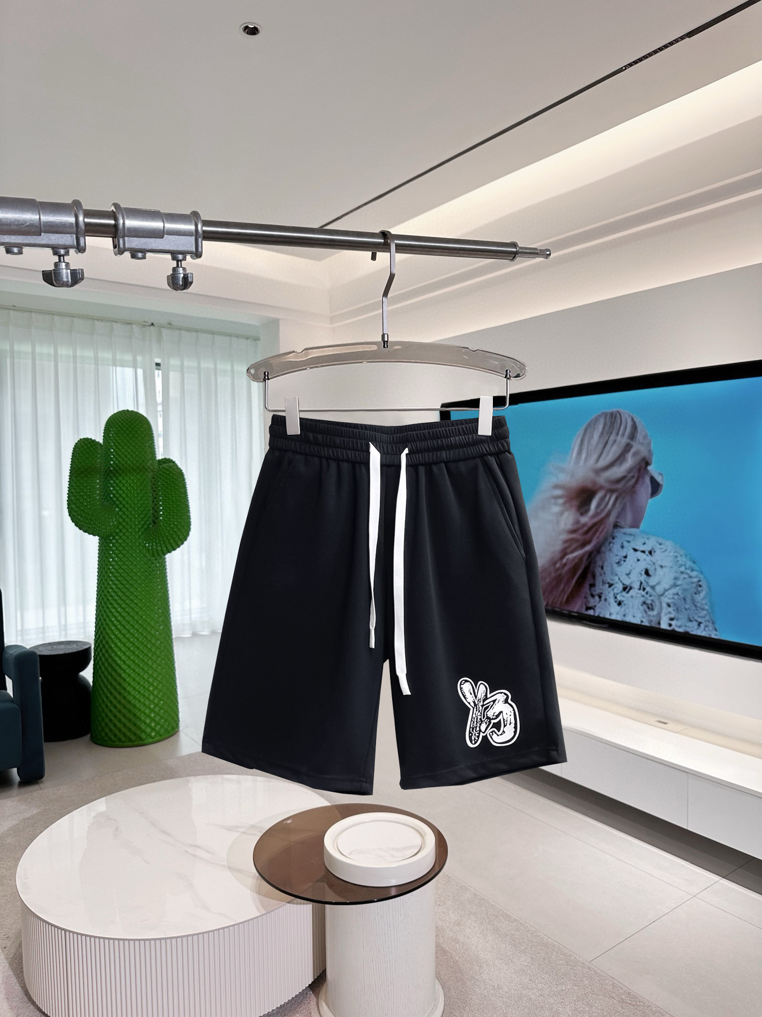 NO:417141,Y3 has complete three standards. 2025 summer new men's casual shorts, high-end custom fabric breathable fabric, extremely breathable, elastic and comfortable, impeccable details, top-level auxiliary materials, original logo design concept, delicate and soft feel!  The upper body style is excellent!  Size M-XXXL order to report height and weight, shorts, alexander wang19860909Y3三标齐全 2025夏季新款男士休闲短裤,高级定制面料透气面料 透气弹力舒适度极高,细节无可挑剔,顶级辅料配备,原版logo设计理念,手感细腻柔软！上身版型超赞！尺码M-XXXL下单报身高体重,,shorts,alexander wang,Men's clothing