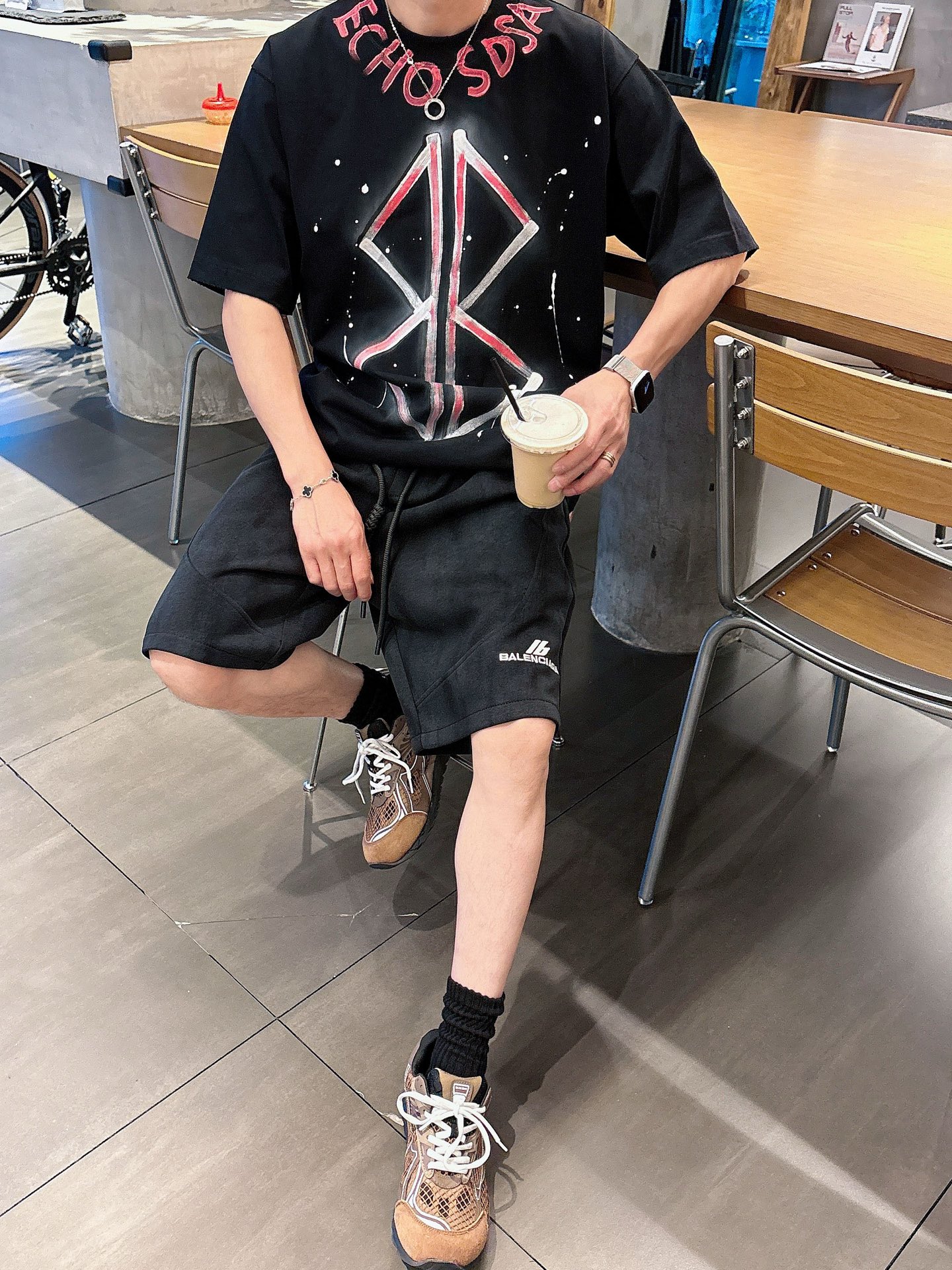 巴黎世家   三标齐全 2026夏季新款男士休闲短裤，高级定制面料透气面料 透气弹力舒适度极高，细节无可