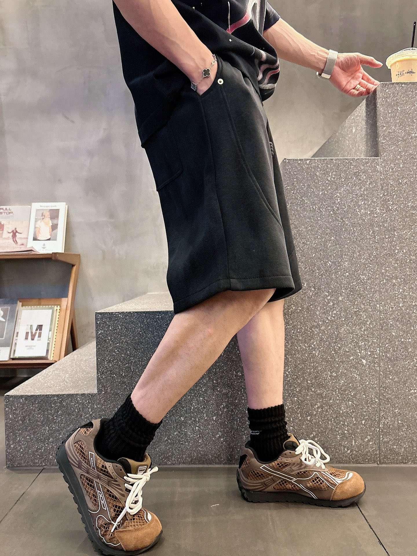 巴黎世家   三标齐全 2026夏季新款男士休闲短裤，高级定制面料透气面料 透气弹力舒适度极高，细节无可