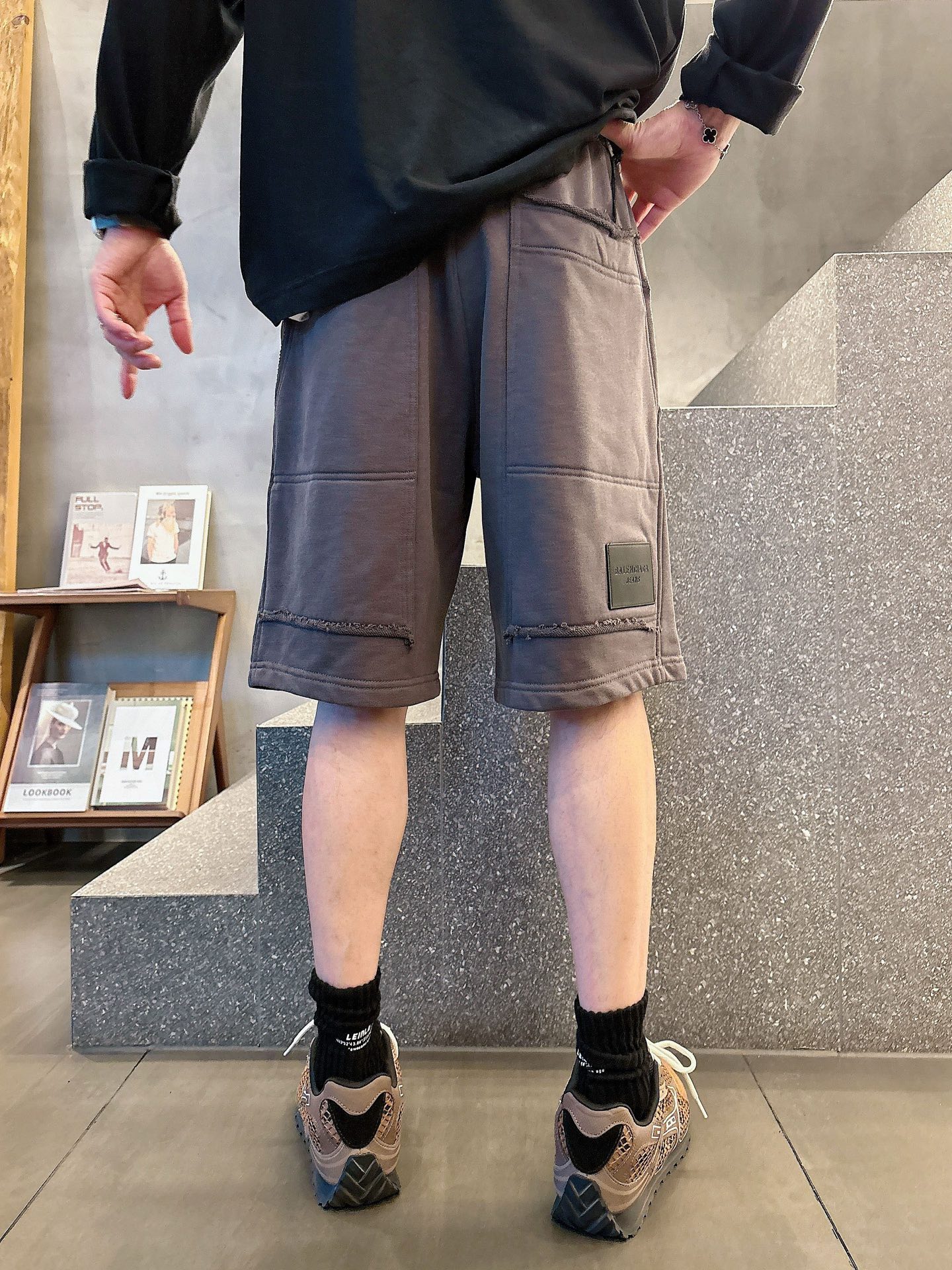 巴黎世家   三标齐全 2026夏季新款男士休闲短裤，高级定制面料透气面料 透气弹力舒适度极高，细节无可