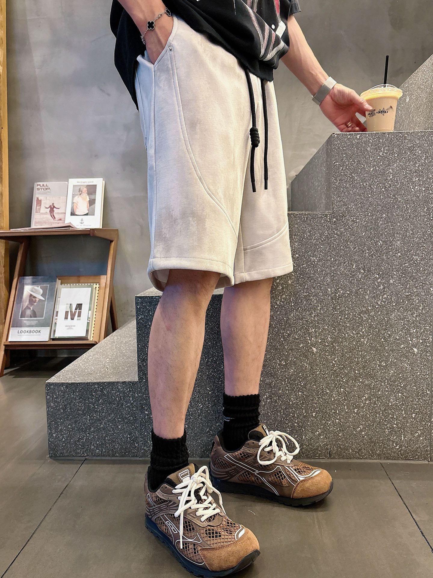 巴黎世家   三标齐全 2026夏季新款男士休闲短裤，高级定制面料透气面料 透气弹力舒适度极高，细节无可
