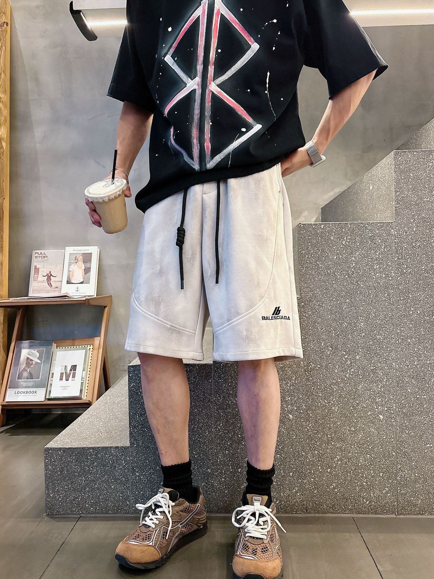 巴黎世家   三标齐全 2026夏季新款男士休闲短裤，高级定制面料透气面料 透气弹力舒适度极高，细节无可