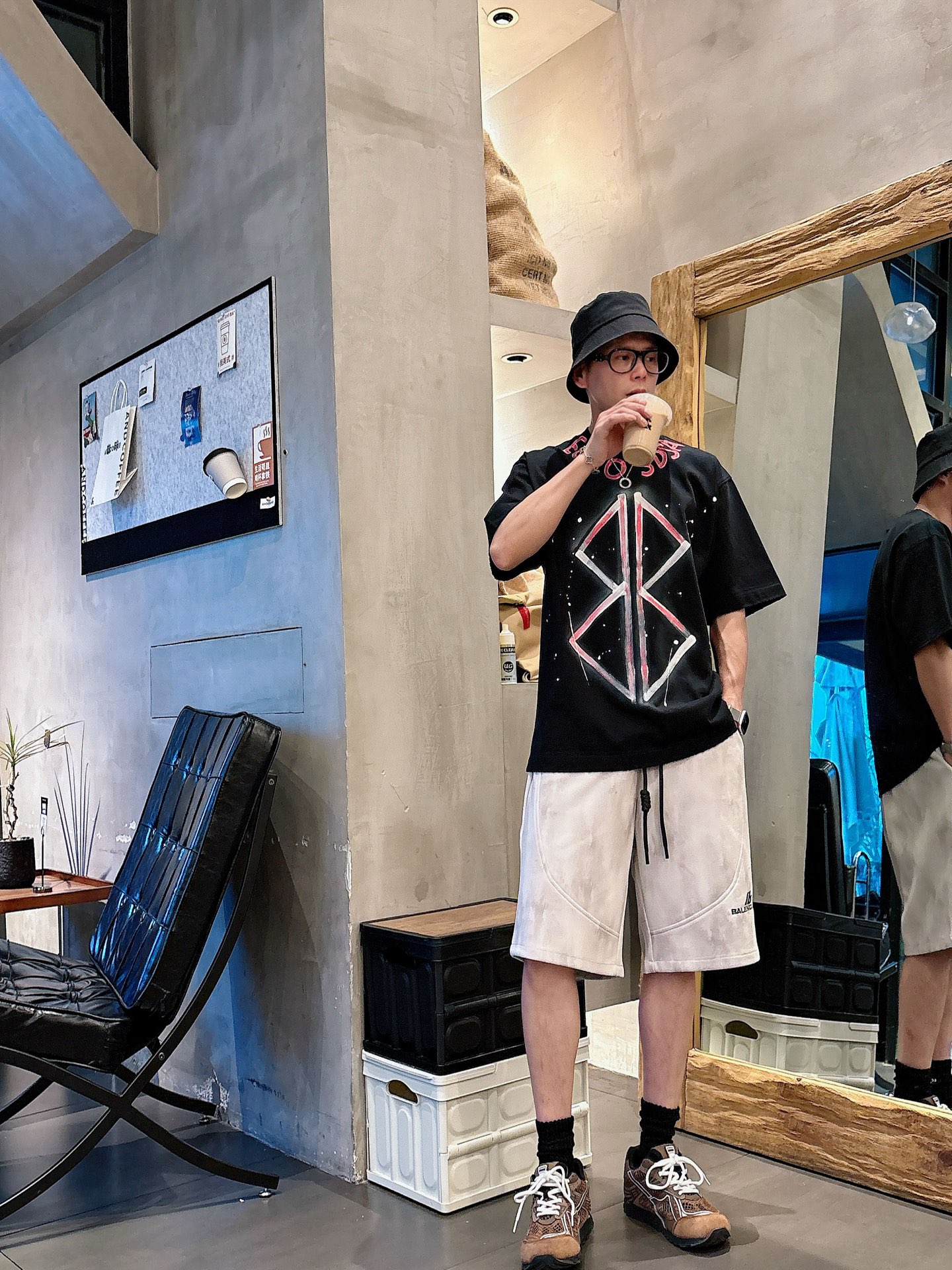 巴黎世家   三标齐全 2026夏季新款男士休闲短裤，高级定制面料透气面料 透气弹力舒适度极高，细节无可