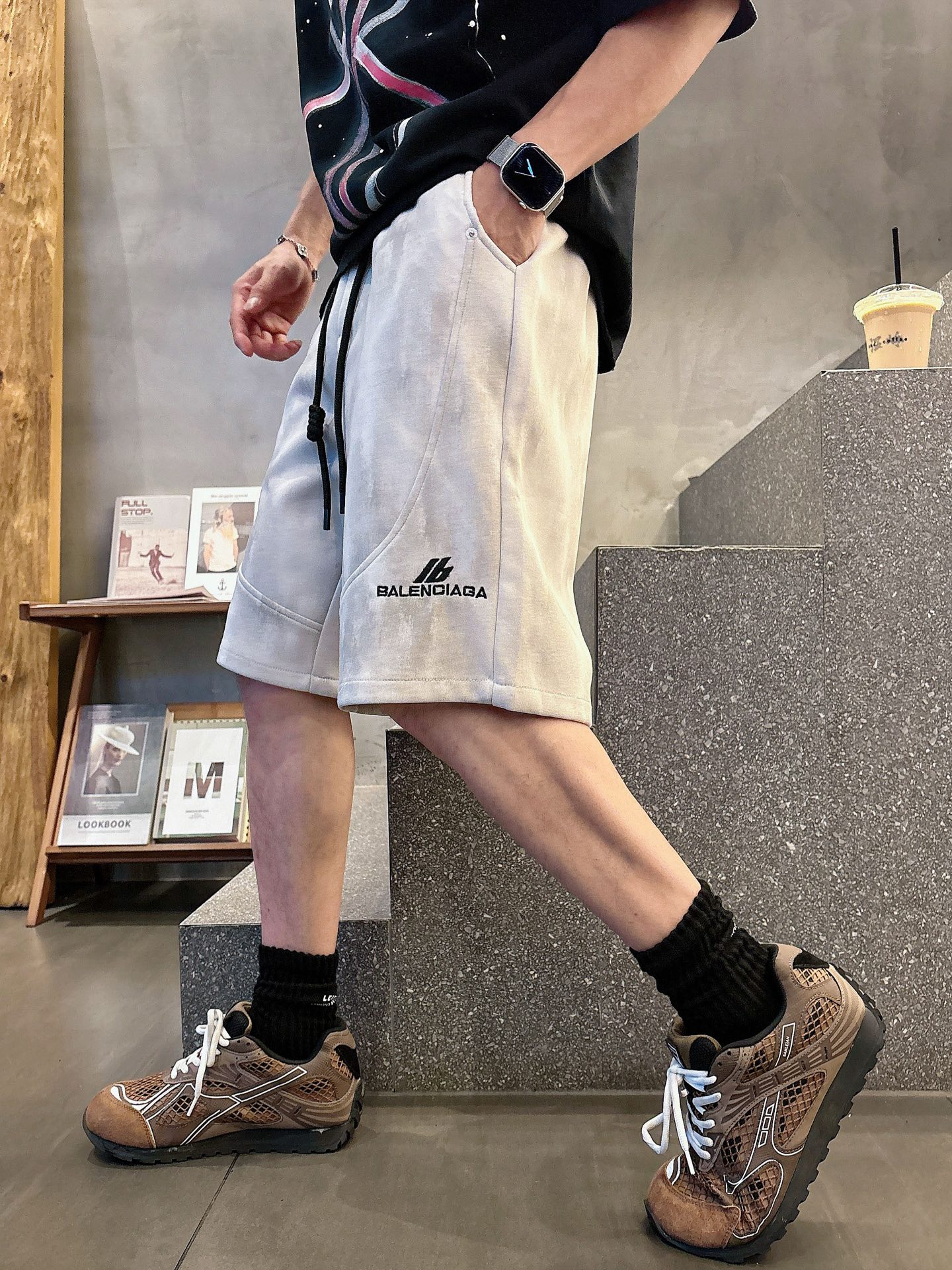 NO:420655,Balenciaga has complete three standards. New summer casual shorts for men, high-end custom fabric breathable fabric, extremely breathable elastic and comfortable, impeccable details, top-level auxiliary materials, original logo design concept, delicate and soft feel!  The upper body style is excellent!  Size M-XXXL order to report height and weight, balenciaga, shorts, alexander wang19860909巴黎世家三标齐全 夏季新款男士休闲短裤,高级定制面料透气面料 透气弹力舒适度极高,细节无可挑剔,顶级辅料配备,原版logo设计理念,手感细腻柔软！上身版型超赞！尺码M-XXXL下单报身高体重,,balenciaga,shorts,alexander wang,Men's clothing