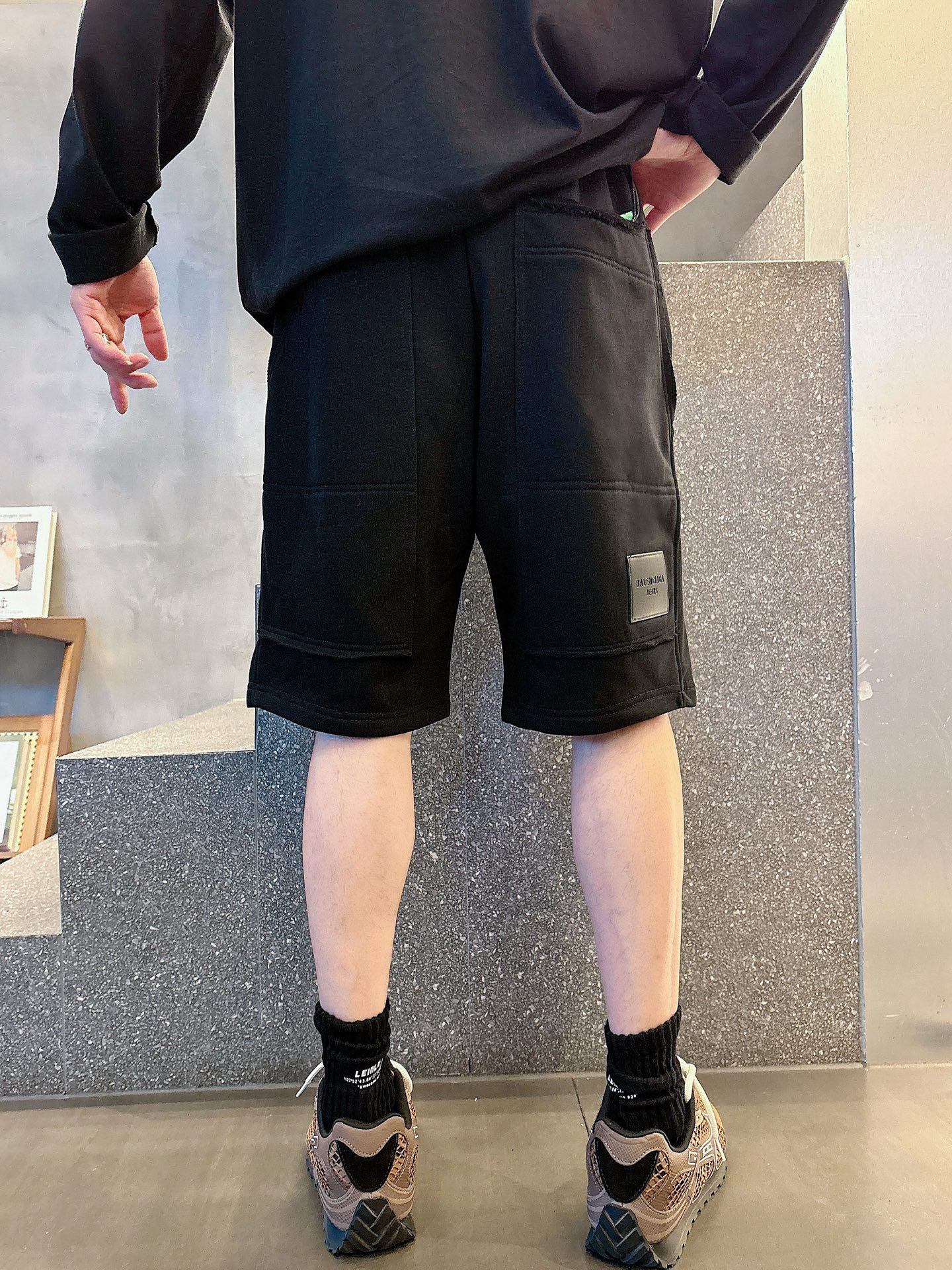 巴黎世家   三标齐全 2026夏季新款男士休闲短裤，高级定制面料透气面料 透气弹力舒适度极高，细节无可