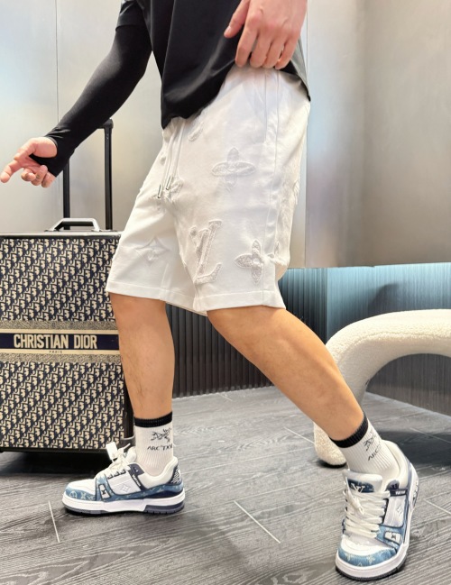 Louis Vuitton 2025 Summer Men's Casual Shorts - Breathable Fabric, Comfortable Fit 1 Louis Vuitton 2025 Summer Men's Casual Shorts - Breathable Fabric, Comfortable Fit
