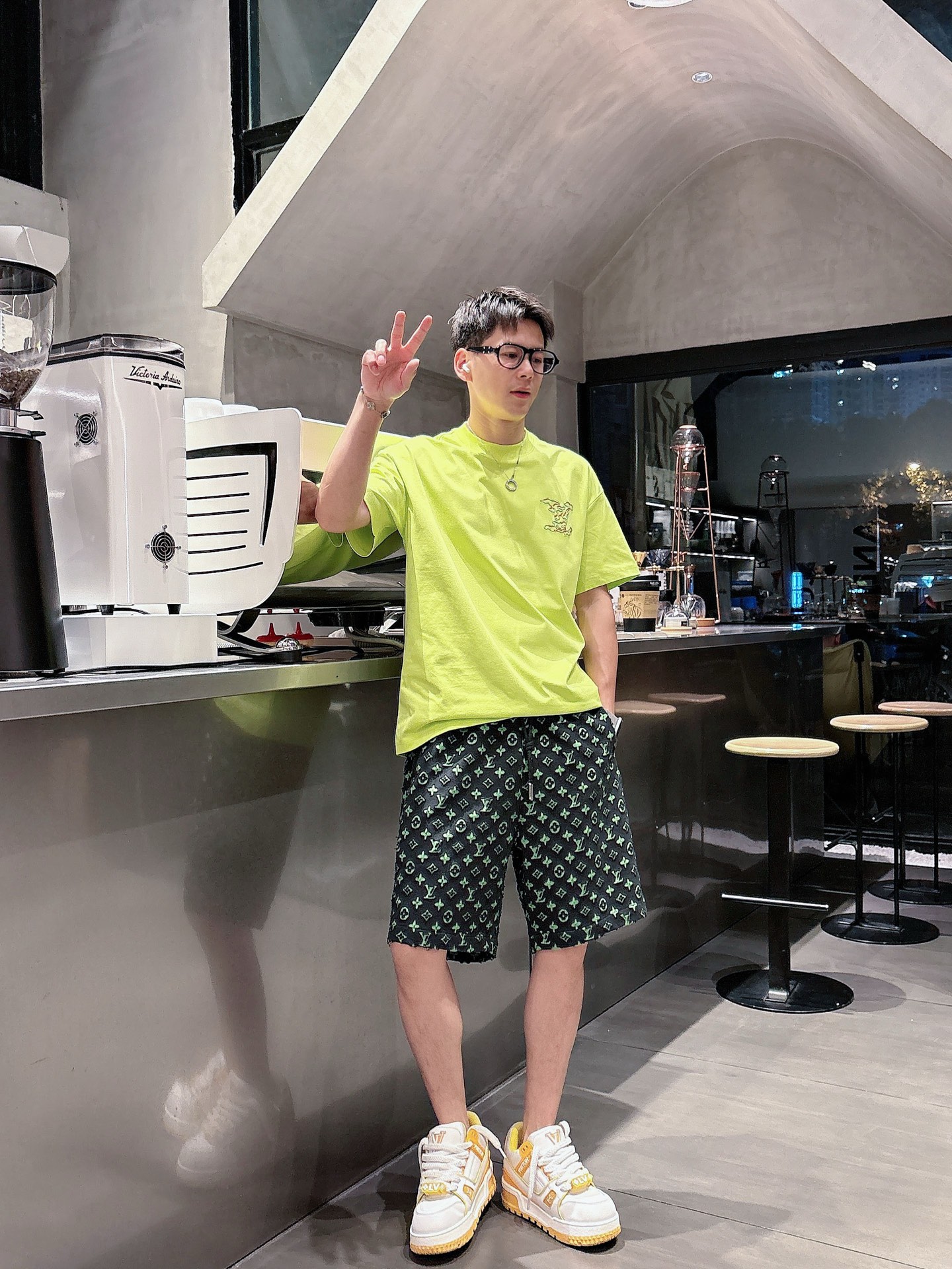 LV   三标齐全 2026夏季新款男士休闲短裤，高级定制面料透气面料 透气弹力舒适度极高，细节无可挑剔