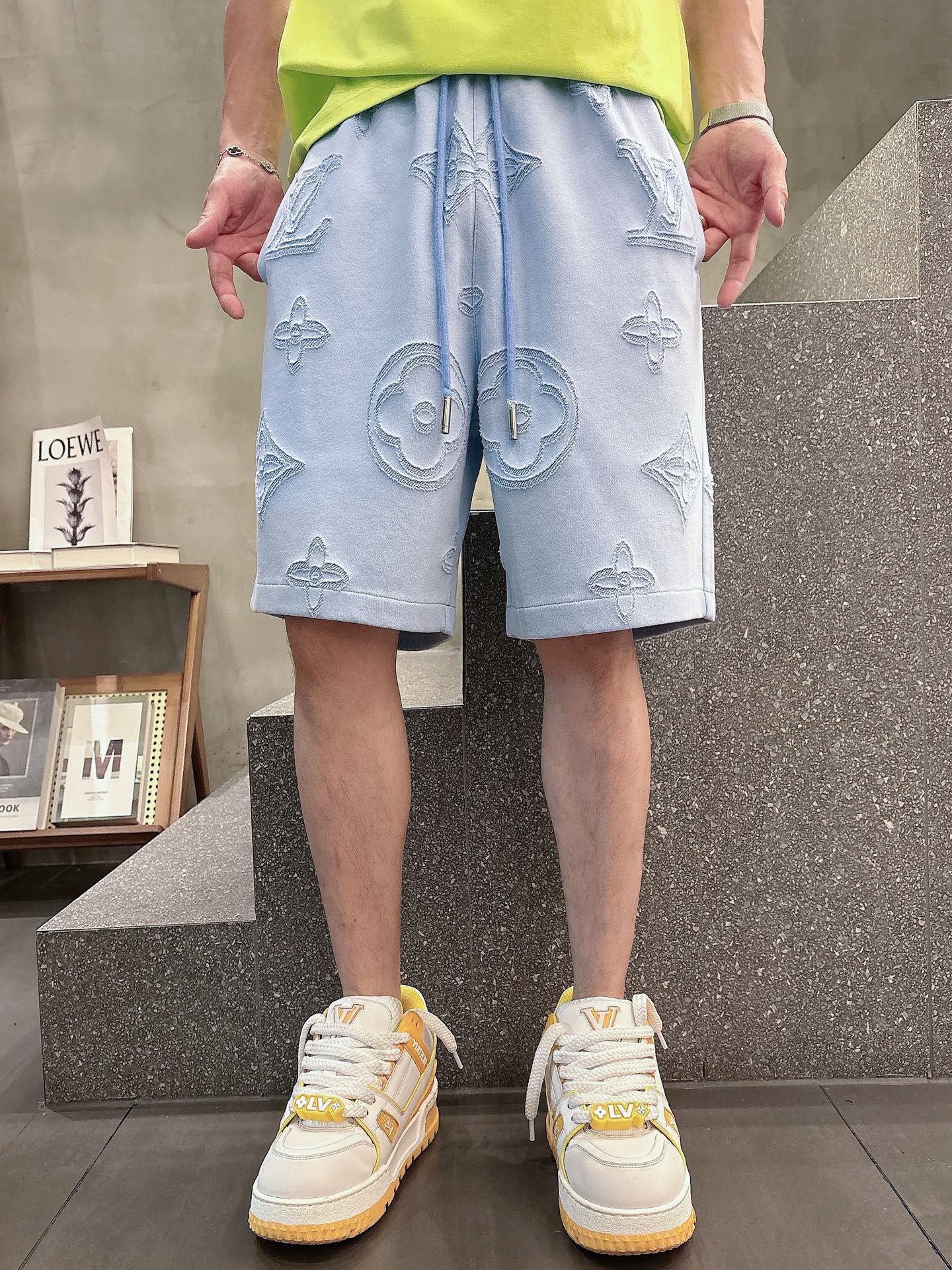 LV   三标齐全 2026夏季新款男士休闲短裤，高级定制面料透气面料 透气弹力舒适度极高，细节无可挑剔