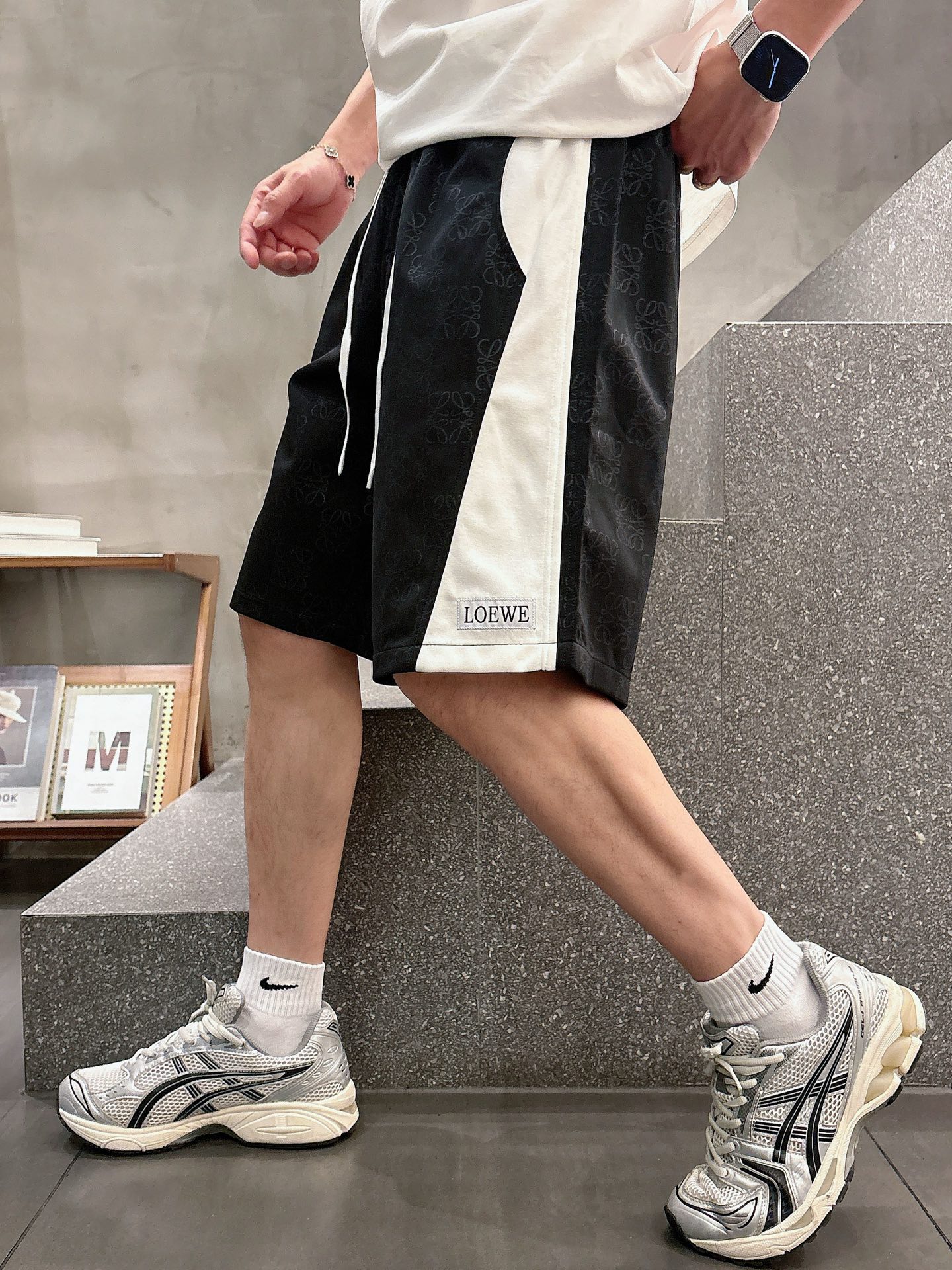 NO:420699,Luo Yiwei has complete three standards. New summer casual shorts for men, high-end custom fabric breathable fabric, extremely breathable, elastic and comfortable, impeccable details, top-level auxiliary materials, original logo design concept, delicate and soft feel!  The upper body style is excellent!  Size M-XXXL order to report height and weight, loewe, shorts, alexander wang19860909罗意威三标齐全 夏季新款男士休闲短裤,高级定制面料透气面料 透气弹力舒适度极高,细节无可挑剔,顶级辅料配备,原版logo设计理念,手感细腻柔软！上身版型超赞！尺码M-XXXL下单报身高体重,,loewe,shorts,alexander wang,Men's clothing