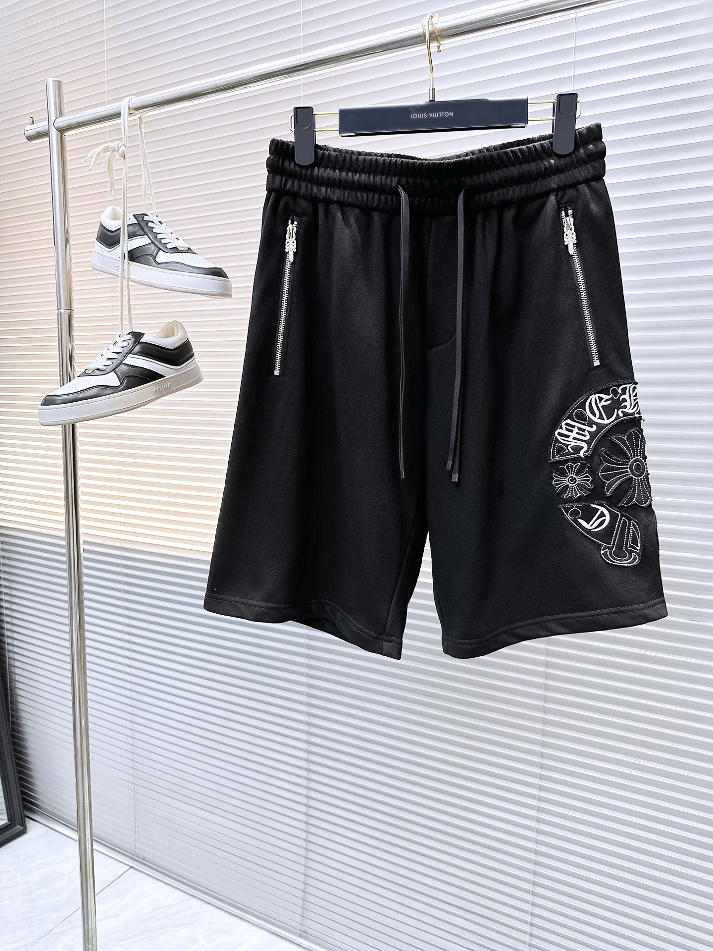 NO:458305,Croxin three-standard model, new summer casual shorts, high-end custom fabric breathable fabric, extremely breathable elastic and comfortable, impeccable details, top-level auxiliary materials, original logo design concept, delicate and soft feel!  The upper body style is excellent!  Size M-XXXL order to report height and weight, chrome hearts, shorts, alexander wang19860909克罗心三标齐全 夏季新款男士休闲短裤,高级定制面料透气面料 透气弹力舒适度极高,细节无可挑剔,顶级辅料配备,原版logo设计理念,手感细腻柔软！上身版型超赞！尺码M-XXXL下单报身高体重,,chrome hearts,shorts,alexander wang,Men's clothing