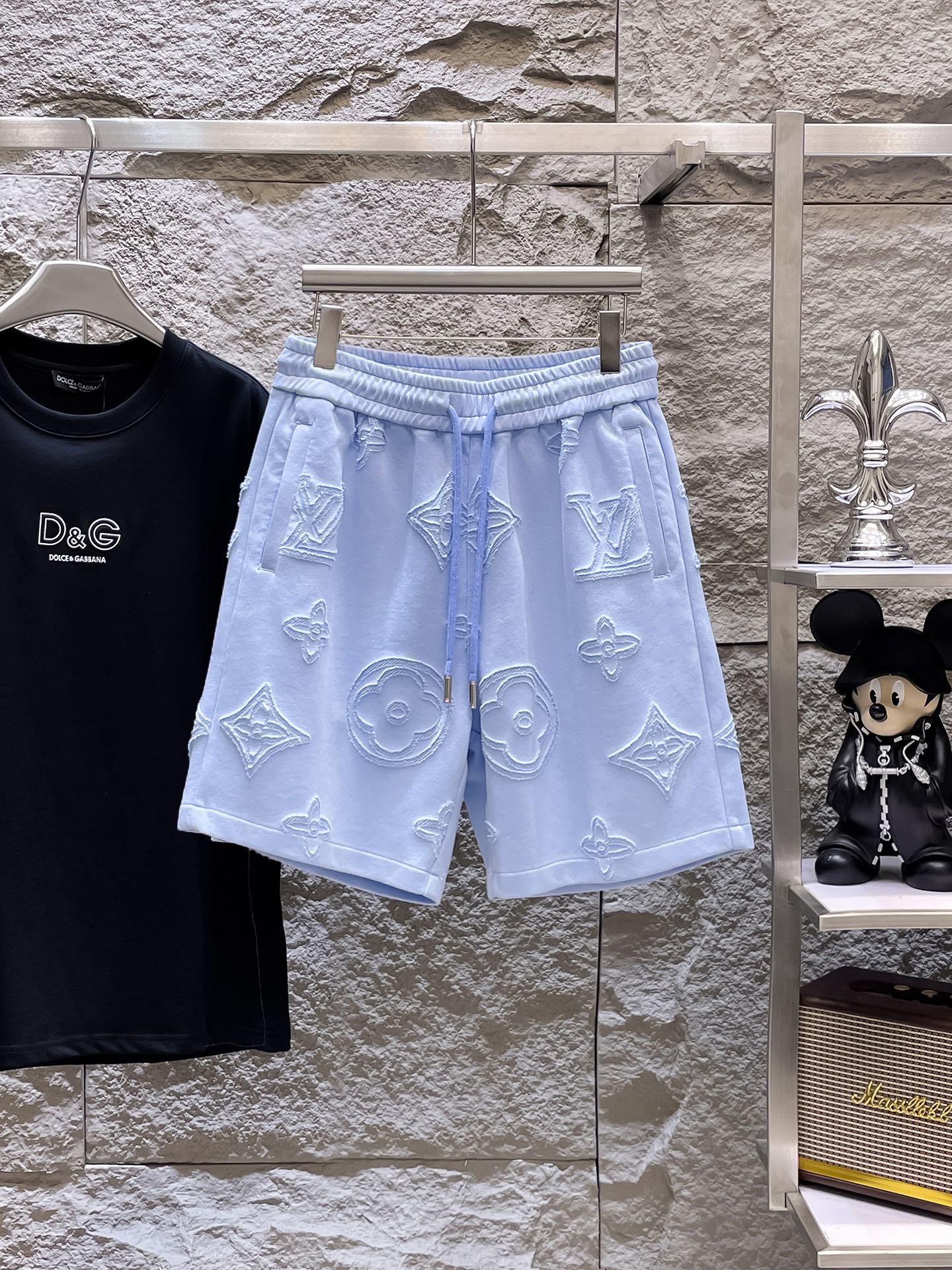 NO:775063,LV three-standard complete 2026 summer new men's casual shorts, advanced custom-made breathable fabrics, extremely breathable, elastic and comfortable, impeccable details, top-grade accessories, original logo design concept, delicate and soft feel!  The upper body fit is awesome!  Sizes M-XXXL, please state your height and weight when ordering,,louis vuitton,shorts,19860909LV 三标齐全 2026夏季新款男士休闲短裤,高级定制面料透气面料 透气弹力舒适度极高,细节无可挑剔,顶级辅料配备,原版logo设计理念,手感细腻柔软！上身版型超赞！尺码M-XXXL下单报身高体重,,louis vuitton,shorts,,Men's clothing