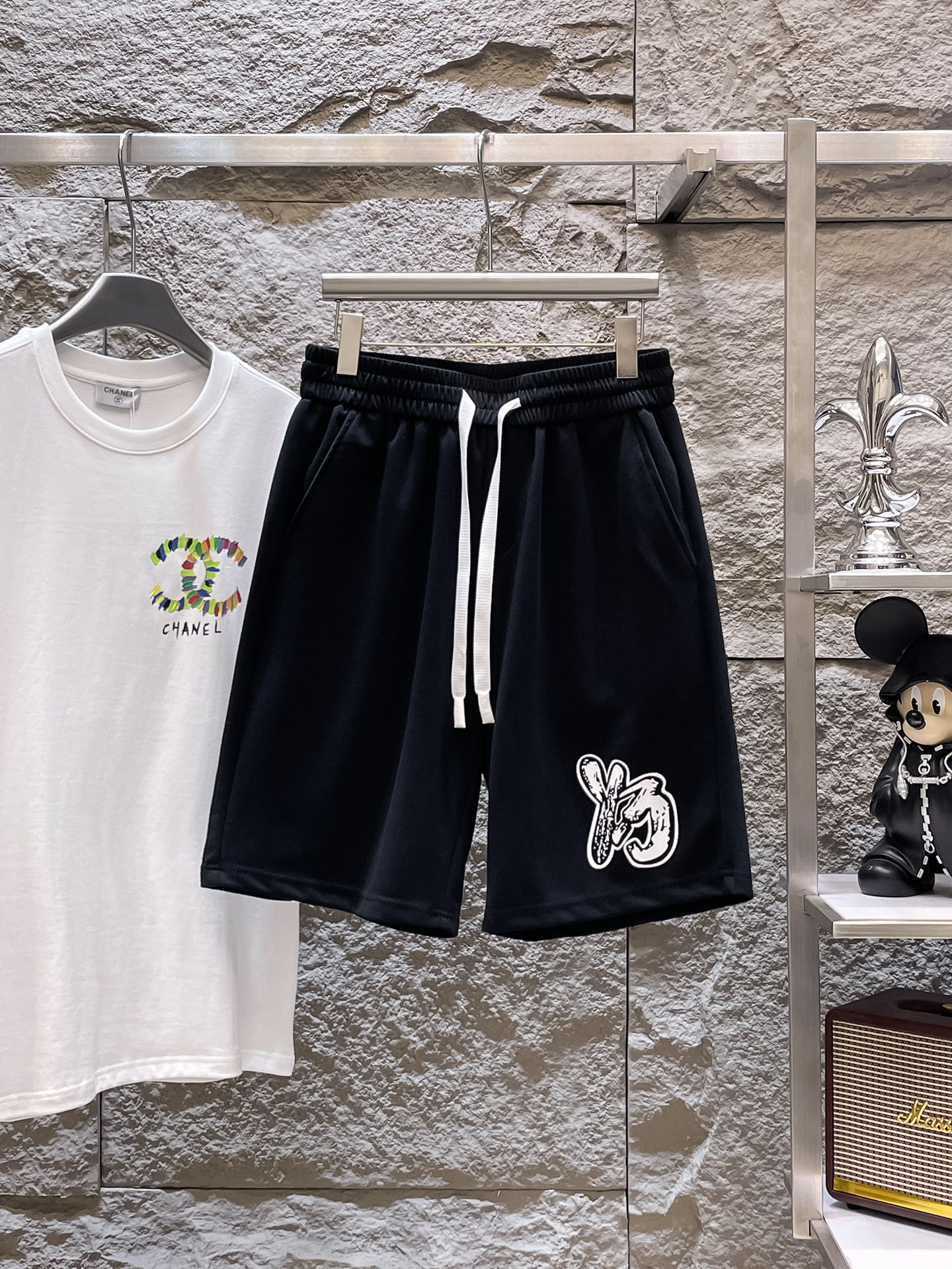 NO:775060,Y3 complete three standards 2026 new summer men's casual shorts, advanced custom-made breathable fabrics, extremely breathable, elastic and comfortable, impeccable details, top-grade accessories, original logo design concept, delicate and soft feel!  The upper body fit is awesome!  Sizes M-XXXL, please state your height and weight when ordering,,shorts,19860909Y3 三标齐全 2026夏季新款男士休闲短裤,高级定制面料透气面料 透气弹力舒适度极高,细节无可挑剔,顶级辅料配备,原版logo设计理念,手感细腻柔软！上身版型超赞！尺码M-XXXL下单报身高体重,,shorts,,Men's clothing