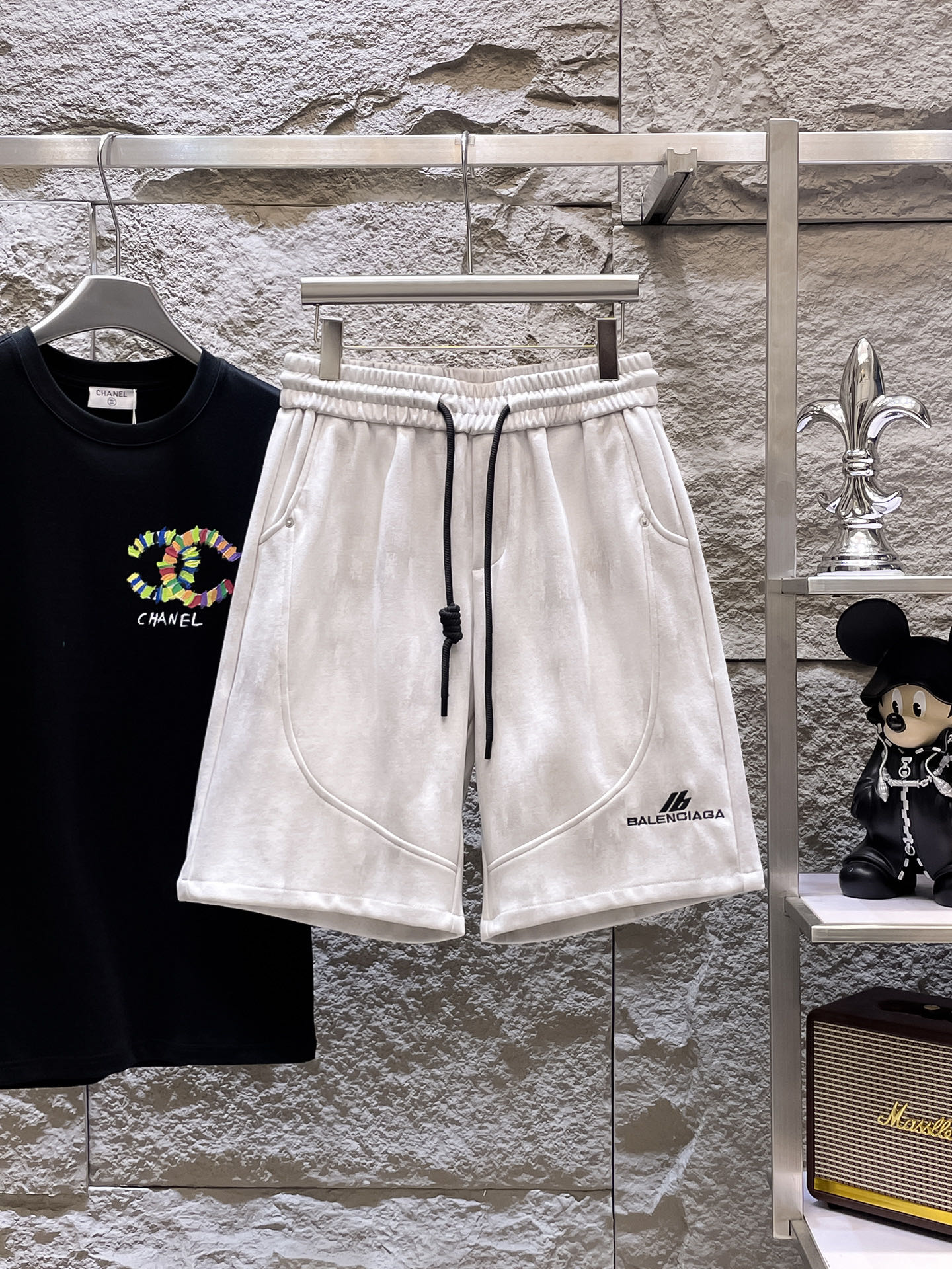 NO:775062,Balenciaga's three-standard complete 2026 summer new men's casual shorts, advanced custom-made breathable fabrics, extremely breathable, elastic and comfortable, impeccable details, top-grade accessories, original logo design concept, delicate and soft feel!  The upper body fit is awesome!  Sizes M-XXXL, please state your height and weight when ordering,,balenciaga,shorts,19860909巴黎世家 三标齐全 2026夏季新款男士休闲短裤,高级定制面料透气面料 透气弹力舒适度极高,细节无可挑剔,顶级辅料配备,原版logo设计理念,手感细腻柔软！上身版型超赞！尺码M-XXXL下单报身高体重,,balenciaga,shorts,,Men's clothing