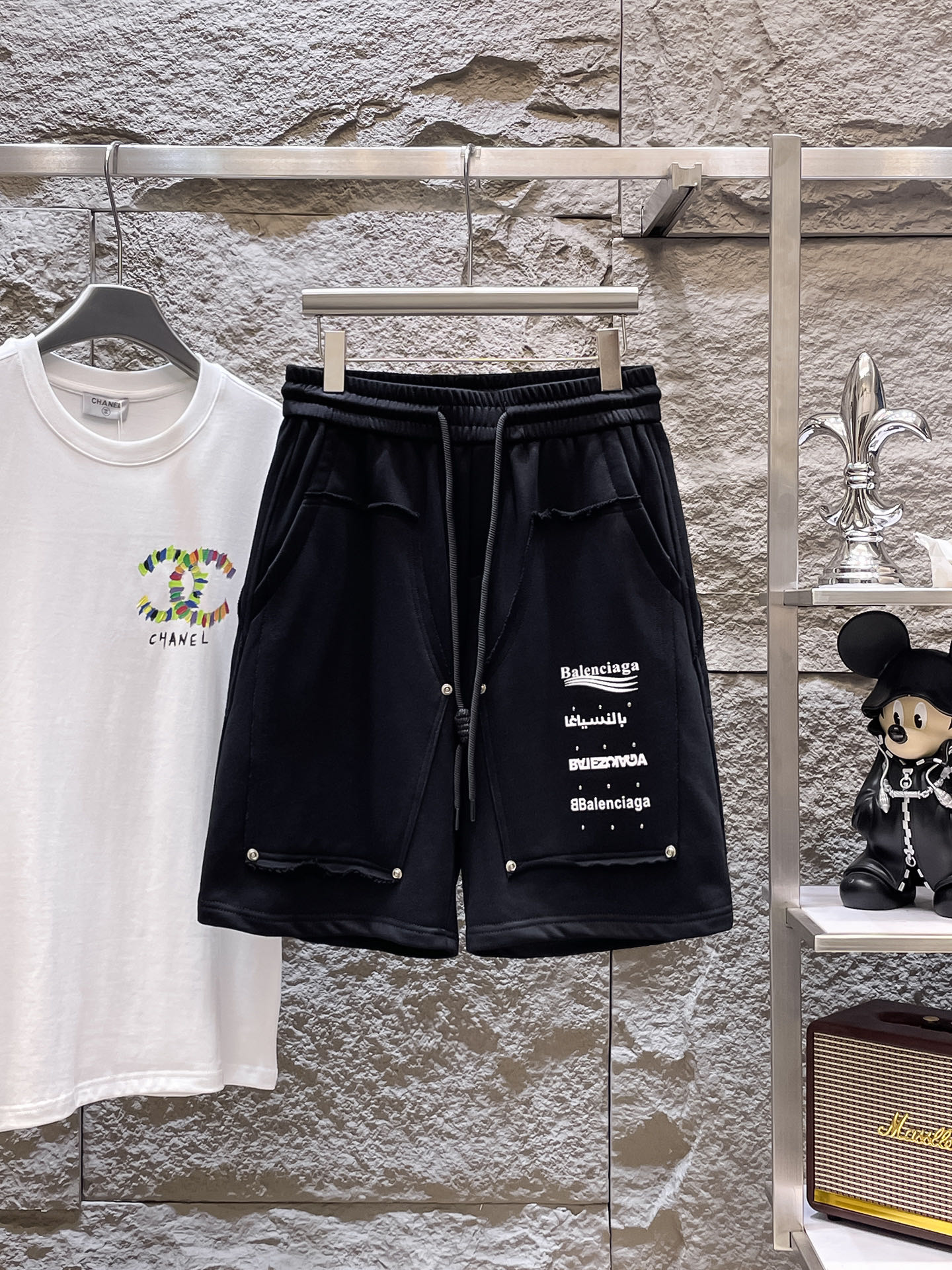 NO:775056,Balenciaga's three-standard complete 2026 summer new men's casual shorts, advanced custom-made breathable fabrics, extremely breathable, elastic and comfortable, impeccable details, top-grade accessories, original logo design concept, delicate and soft feel!  The upper body fit is awesome!  Sizes M-XXXL, please state your height and weight when ordering,,balenciaga,shorts,19860909巴黎世家 三标齐全 2026夏季新款男士休闲短裤,高级定制面料透气面料 透气弹力舒适度极高,细节无可挑剔,顶级辅料配备,原版logo设计理念,手感细腻柔软！上身版型超赞！尺码M-XXXL下单报身高体重,,balenciaga,shorts,,Men's clothing