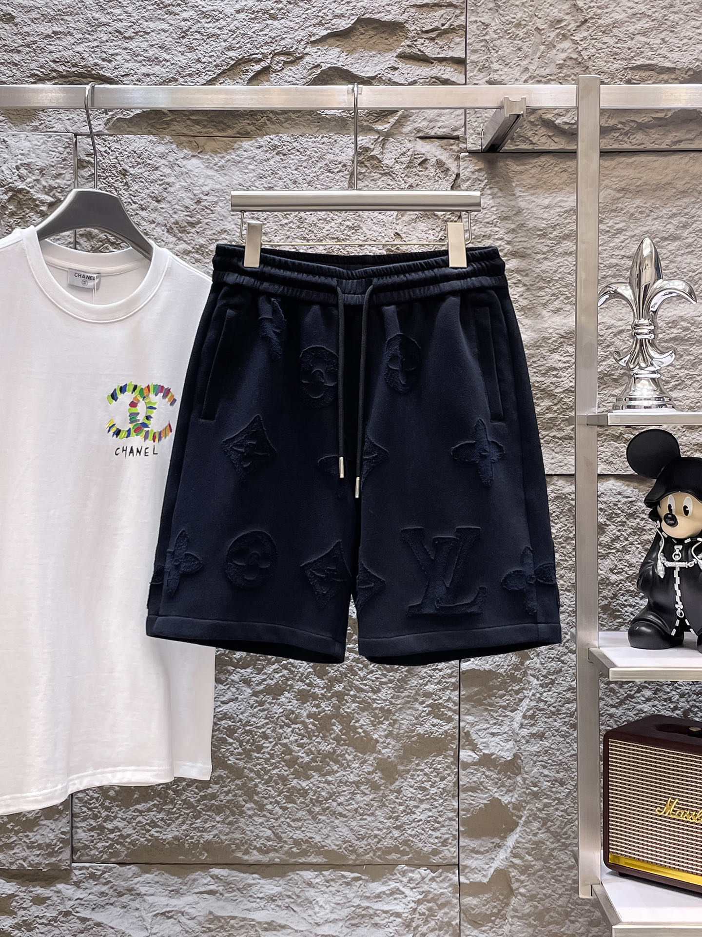NO:775059,LV three-standard complete 2026 summer new men's casual shorts, advanced custom-made breathable fabrics, extremely breathable, elastic and comfortable, impeccable details, top-grade accessories, original logo design concept, delicate and soft feel!  The upper body fit is awesome!  Sizes M-XXXL, please state your height and weight when ordering,,louis vuitton,shorts,19860909LV 三标齐全 2026夏季新款男士休闲短裤,高级定制面料透气面料 透气弹力舒适度极高,细节无可挑剔,顶级辅料配备,原版logo设计理念,手感细腻柔软！上身版型超赞！尺码M-XXXL下单报身高体重,,louis vuitton,shorts,,Men's clothing
