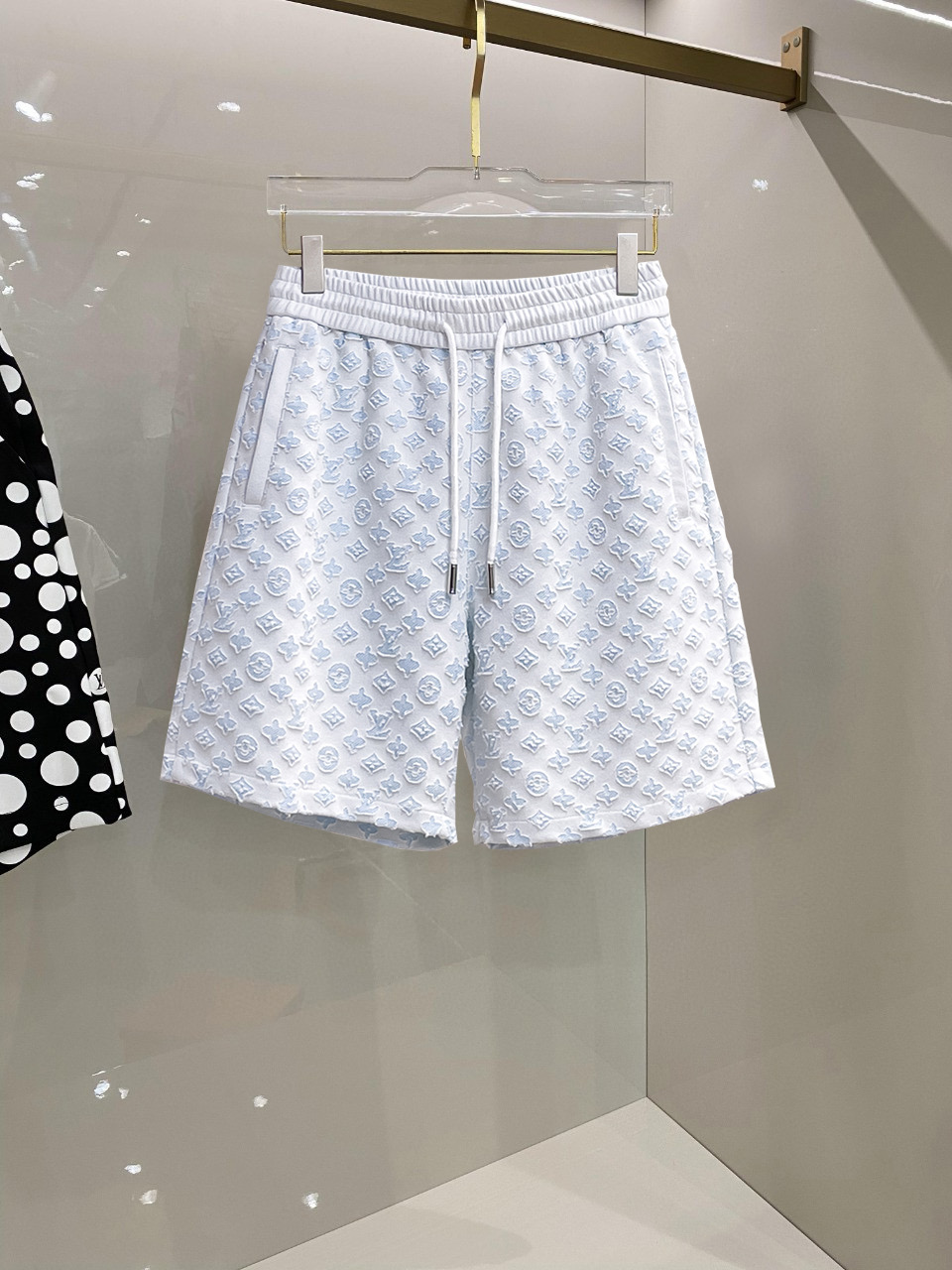 NO:466658,The LV three-standard new summer men's casual shorts, high-end custom fabric breathable fabric, extremely breathable elastic and comfortable, impeccable details, top-level auxiliary materials, original logo design concept, delicate and soft feel!  The upper body style is excellent!  Size M-XXXL order to report height and weight, louis vuitton, shorts, alexander wang19860909LV三标齐全 夏季新款男士休闲短裤,高级定制面料透气面料 透气弹力舒适度极高,细节无可挑剔,顶级辅料配备,原版logo设计理念,手感细腻柔软！上身版型超赞！尺码M-XXXL下单报身高体重,,louis vuitton,shorts,alexander wang,Men's clothing