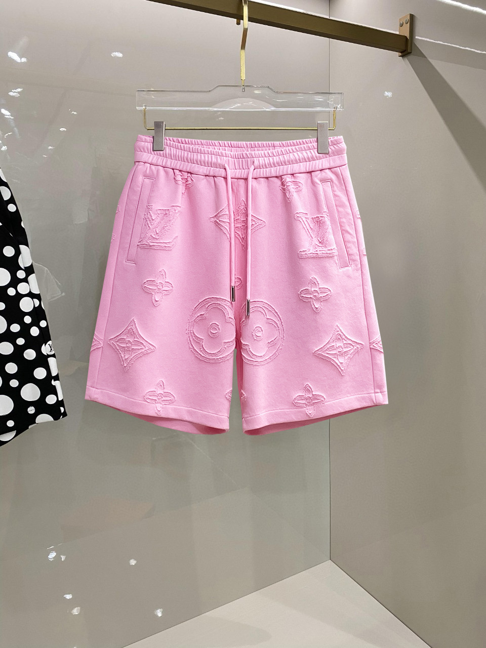 NO:466645,The LV three-standard new summer men's casual shorts, high-end custom fabric breathable fabric, extremely breathable elastic and comfortable, impeccable details, top-level auxiliary materials, original logo design concept, delicate and soft feel!  The upper body style is excellent!  Size M-XXXL order to report height and weight, louis vuitton, shorts, alexander wang19860909LV三标齐全 夏季新款男士休闲短裤,高级定制面料透气面料 透气弹力舒适度极高,细节无可挑剔,顶级辅料配备,原版logo设计理念,手感细腻柔软！上身版型超赞！尺码M-XXXL下单报身高体重,,louis vuitton,shorts,alexander wang,Men's clothing