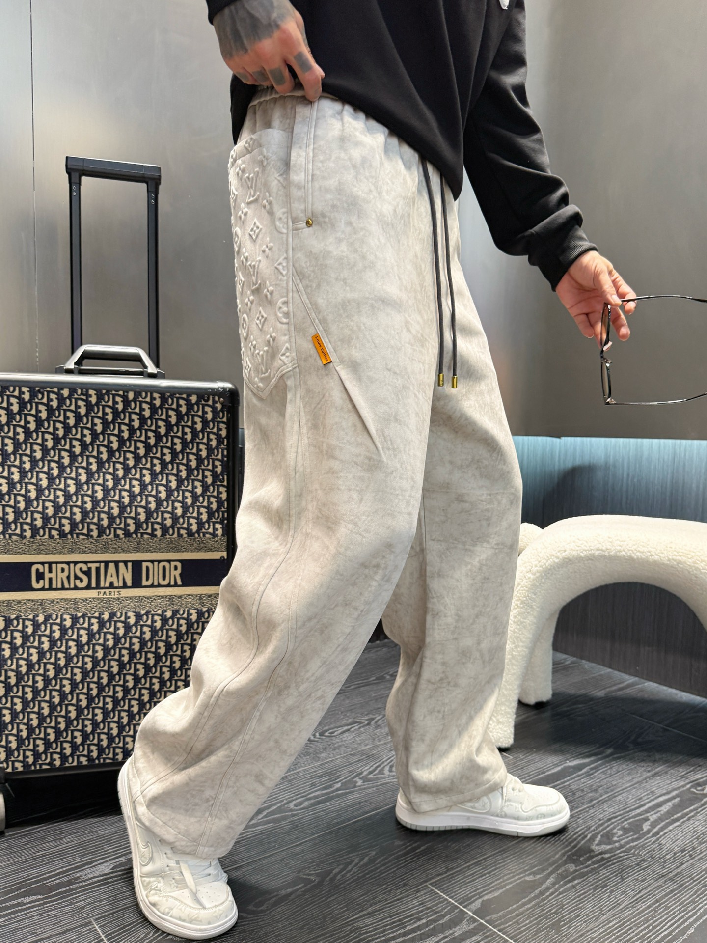 Louis Vuitton Men's 2025 Fall/Winter Logo Print Casual Pants 4 i1755355839244 2088 0 3