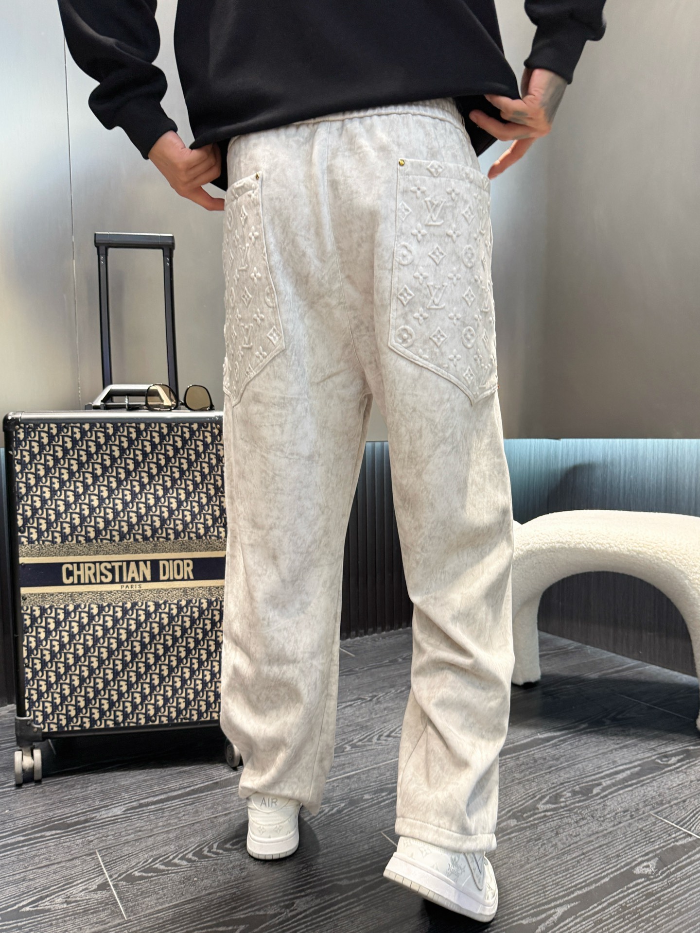 Louis Vuitton Men's 2025 Fall/Winter Logo Print Casual Pants 5 i1755355839244 460 0 4