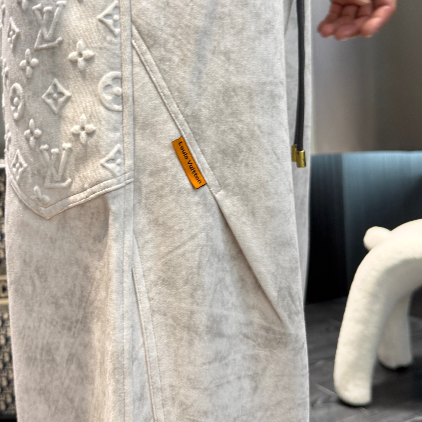 Louis Vuitton Men's 2025 Fall/Winter Logo Print Casual Pants 8 i1755355839244 523 0 6