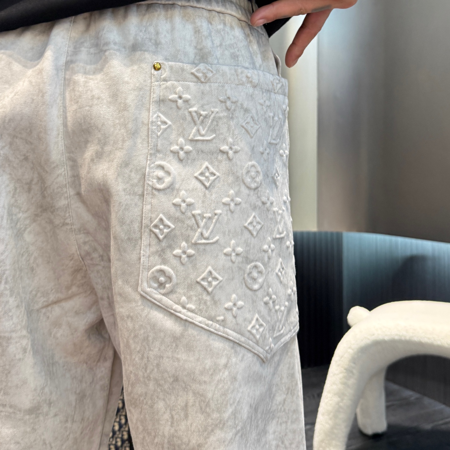 Louis Vuitton Men's 2025 Fall/Winter Logo Print Casual Pants 9 i1755355839244 6540 0 7