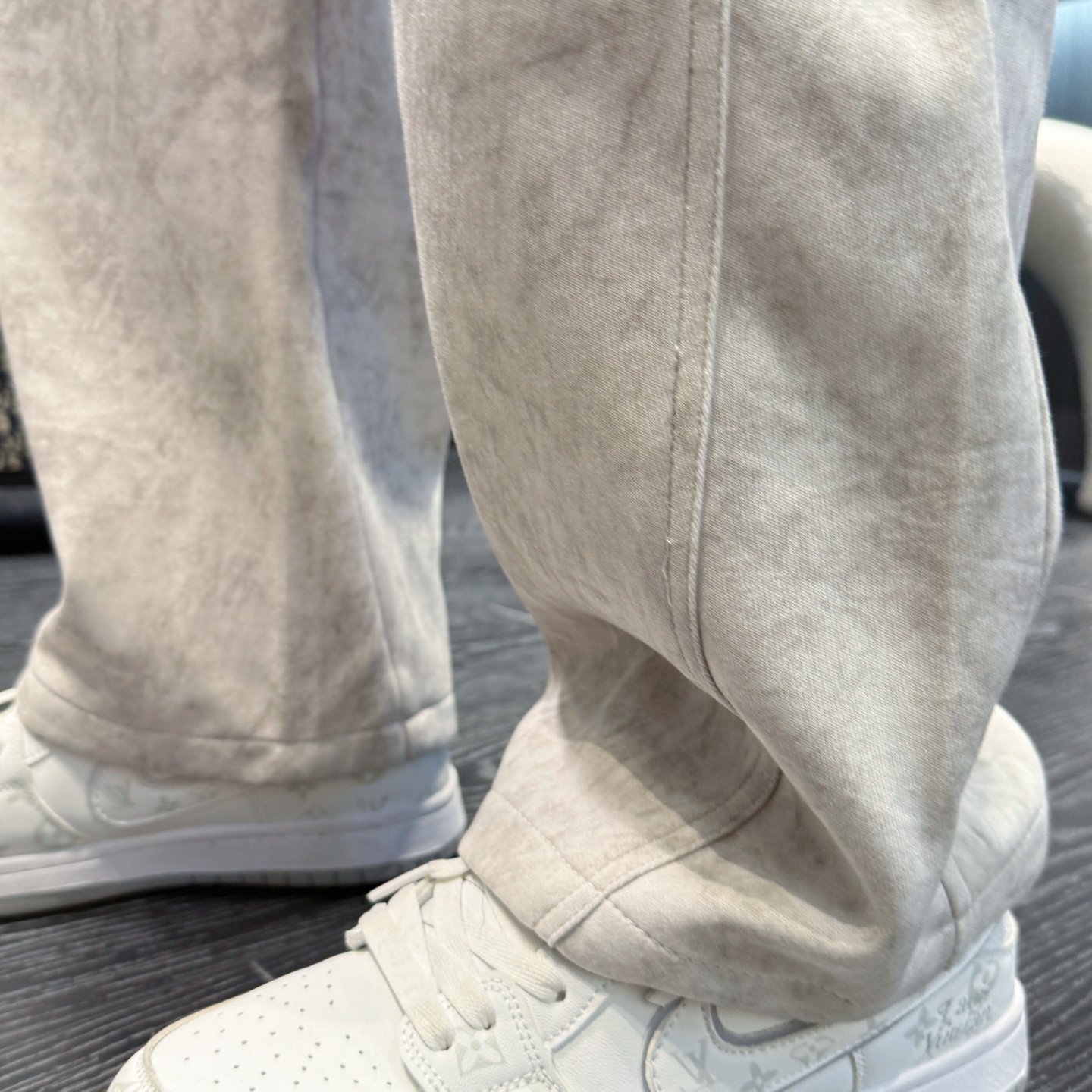 Louis Vuitton Men's 2025 Fall/Winter Logo Print Casual Pants 10 i1755355842688 5929 0 8