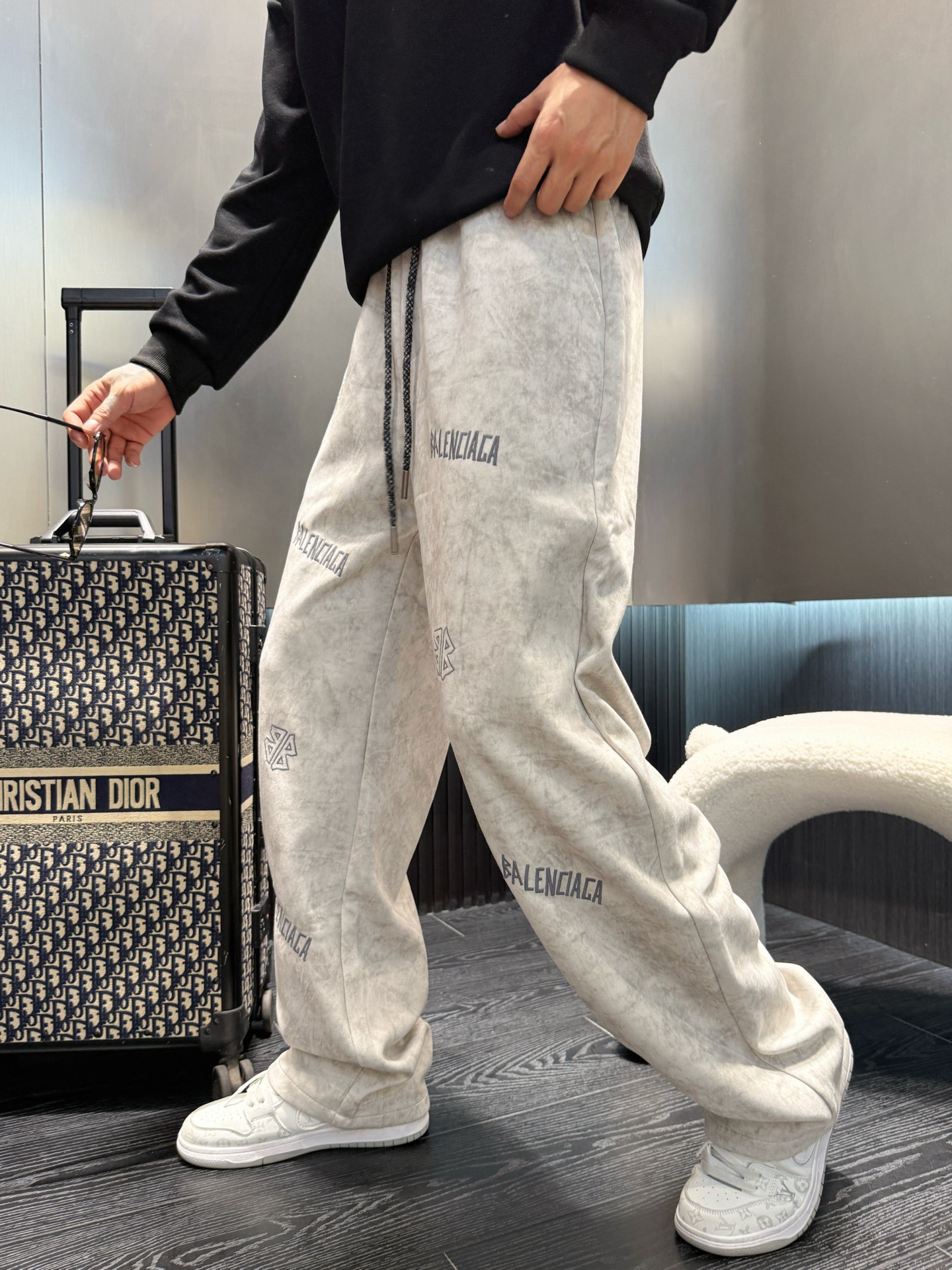 بنطلون رياضي رجالي Balenciaga بشعار العلامة التجارية، مريح وأنيق