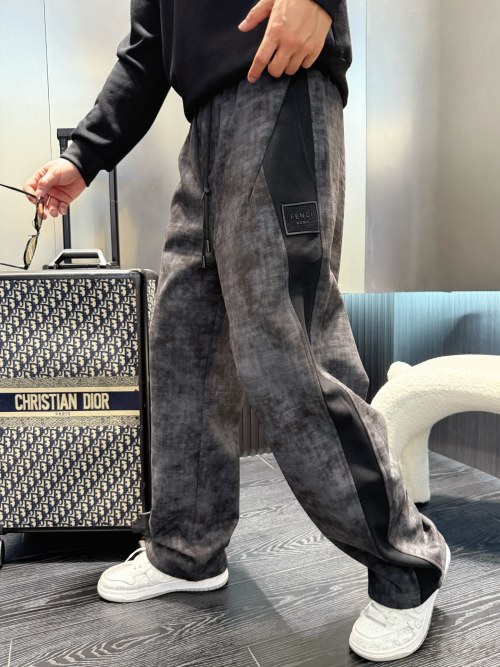 Fendi Men's 2025 Fall/Winter Logo Print Lounge Pants 1 Fendi Men's 2025 Fall/Winter Logo Print Lounge Pants