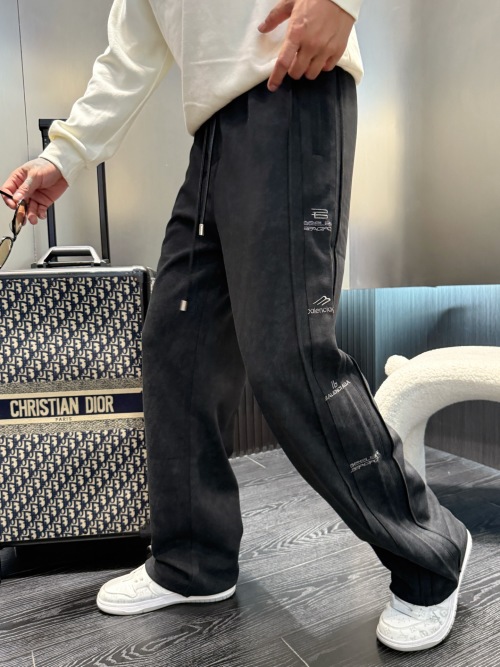 Balenciaga Men's Classic Logo Sport Pants, Comfortable and Stylish 1 Balenciaga Men's Classic Logo Sport Pants, Comfortable and Stylish