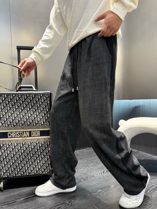 Balenciaga Men's Classic Logo Sweatpants - Ultimate Comfort, Perfect Style 1 Balenciaga Men's Classic Logo Sweatpants - Ultimate Comfort, Perfect Style