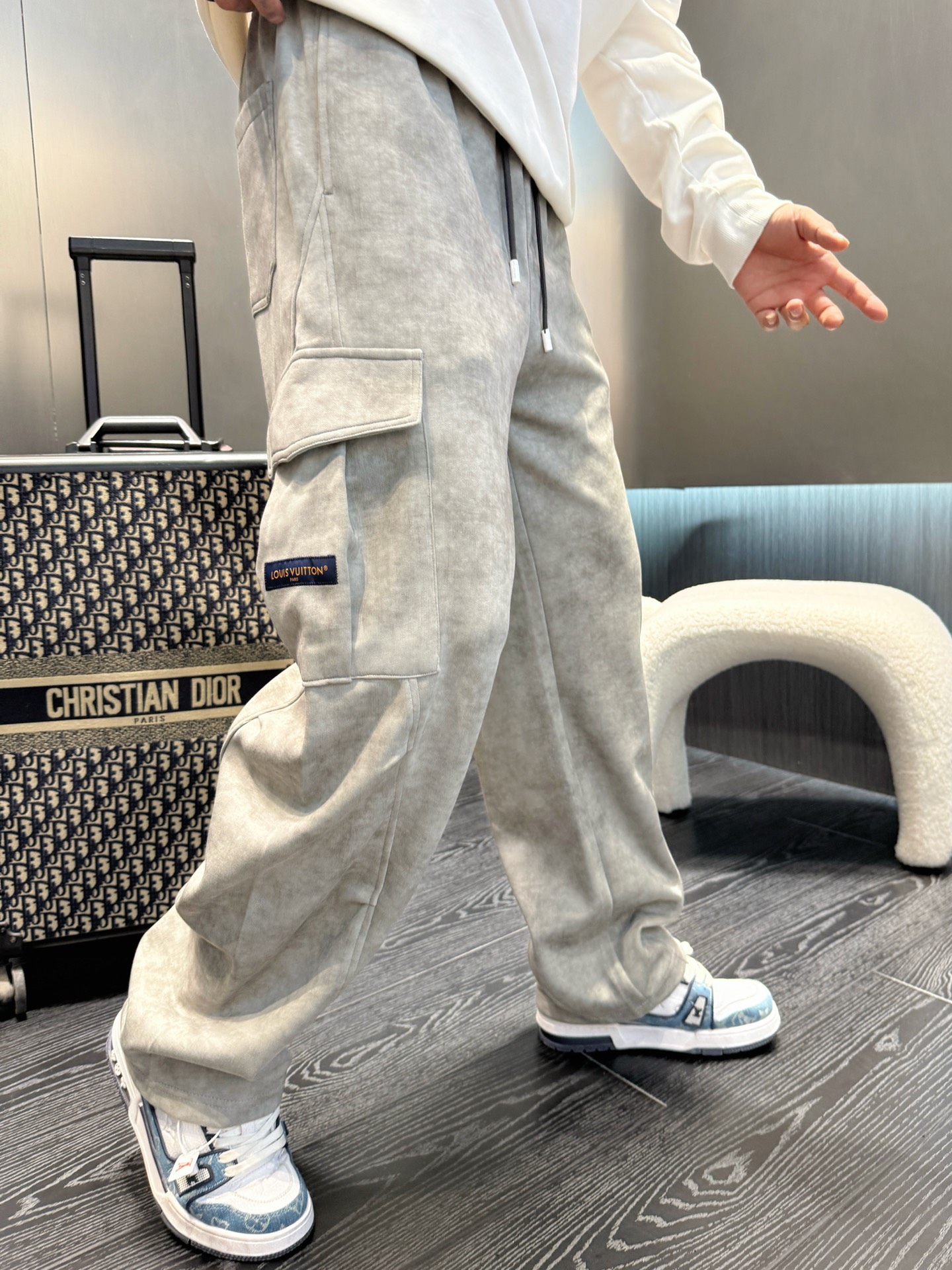 Louis Vuitton Men's 2025 Fall/Winter Classic Logo Casual Pants 4 i1756128784451 1368 0 2