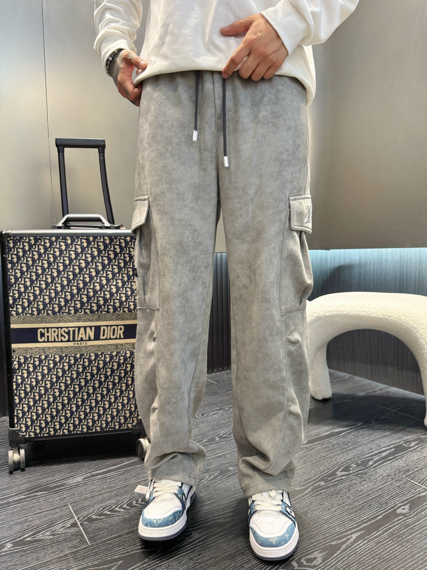 Louis Vuitton Men's 2025 Fall/Winter Classic Logo Casual Pants 3 i1756128787035 2872 0 1