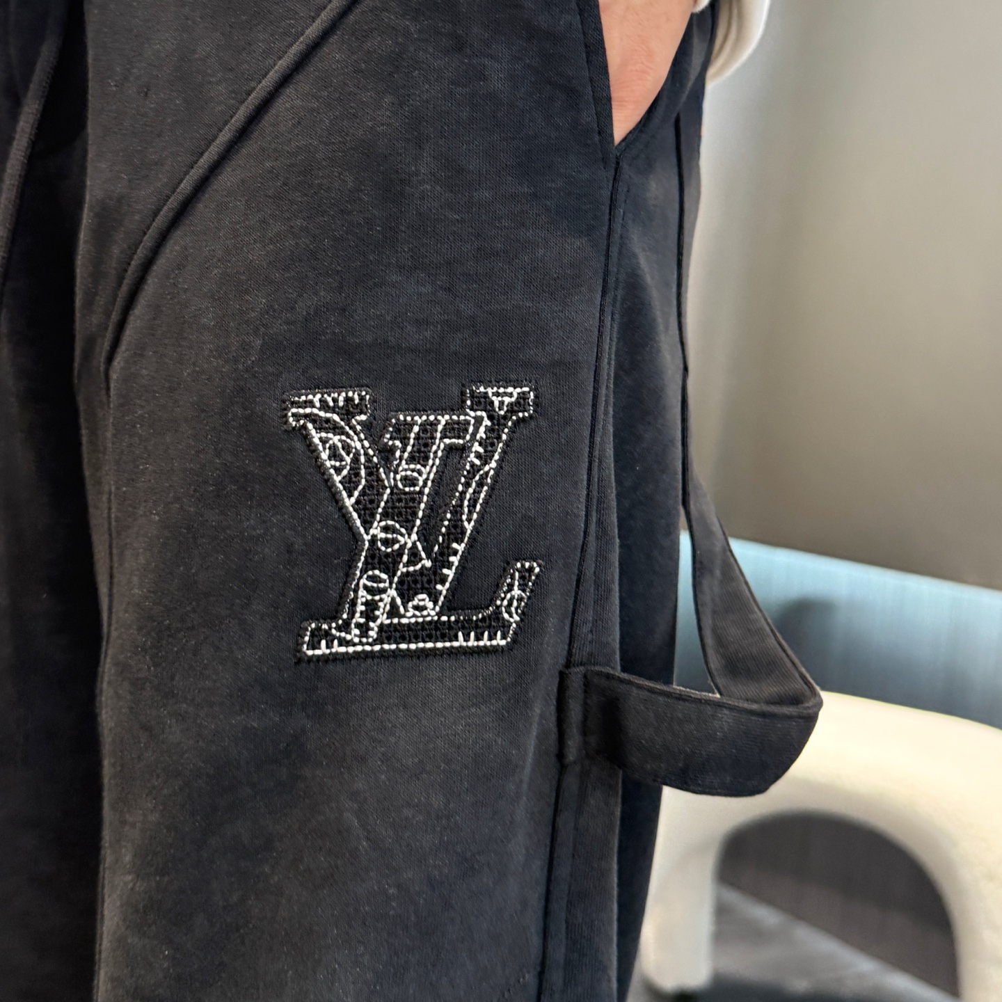 Louis Vuitton Men's 2025 Fall/Winter Logo Casual Pants - Ultimate Comfort 8 i1756128840982 8403 0 6