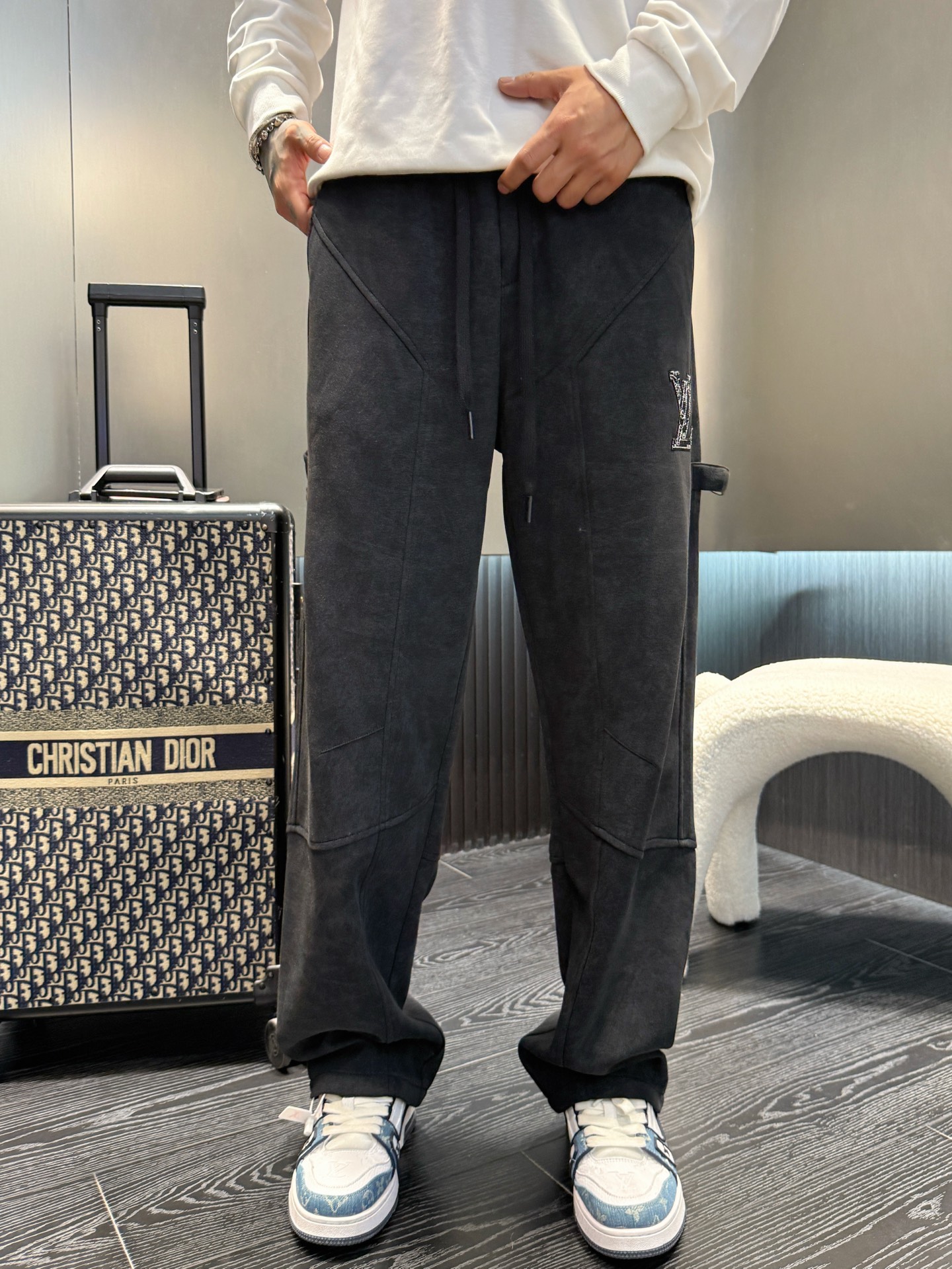 Louis Vuitton Men's 2025 Fall/Winter Logo Casual Pants - Ultimate Comfort 3 i1756128841250 2587 0 1