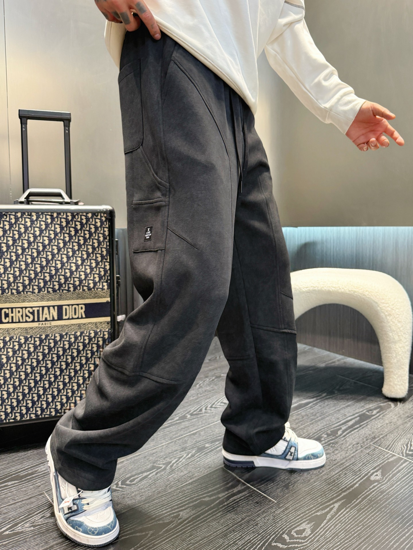 Louis Vuitton Men's 2025 Fall/Winter Logo Casual Pants - Ultimate Comfort 4 i1756128843529 8200 0 2