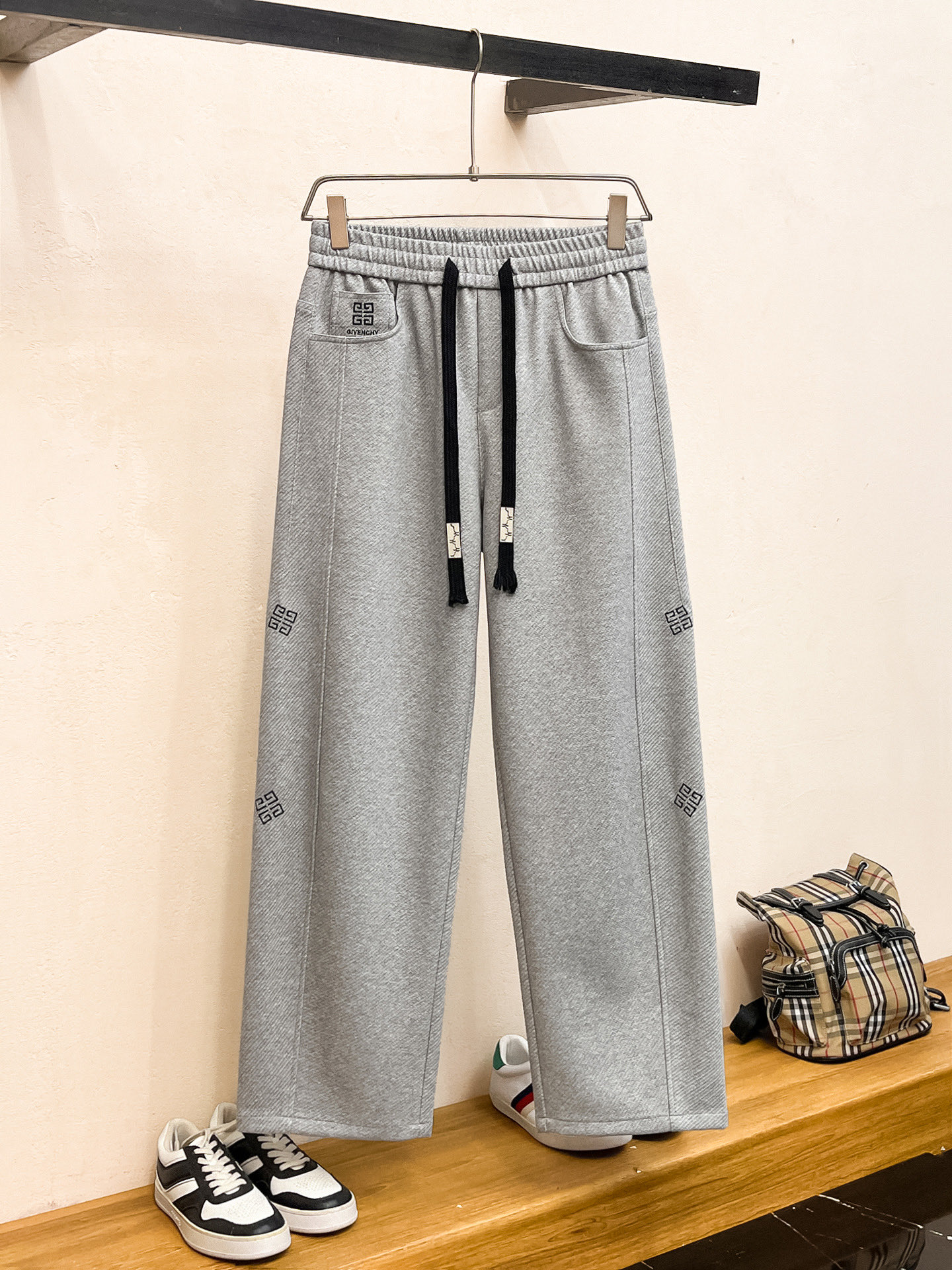 _dGK9sY6TftcQobLmXX_DMB2WFjMo8sJWiSti-VQ