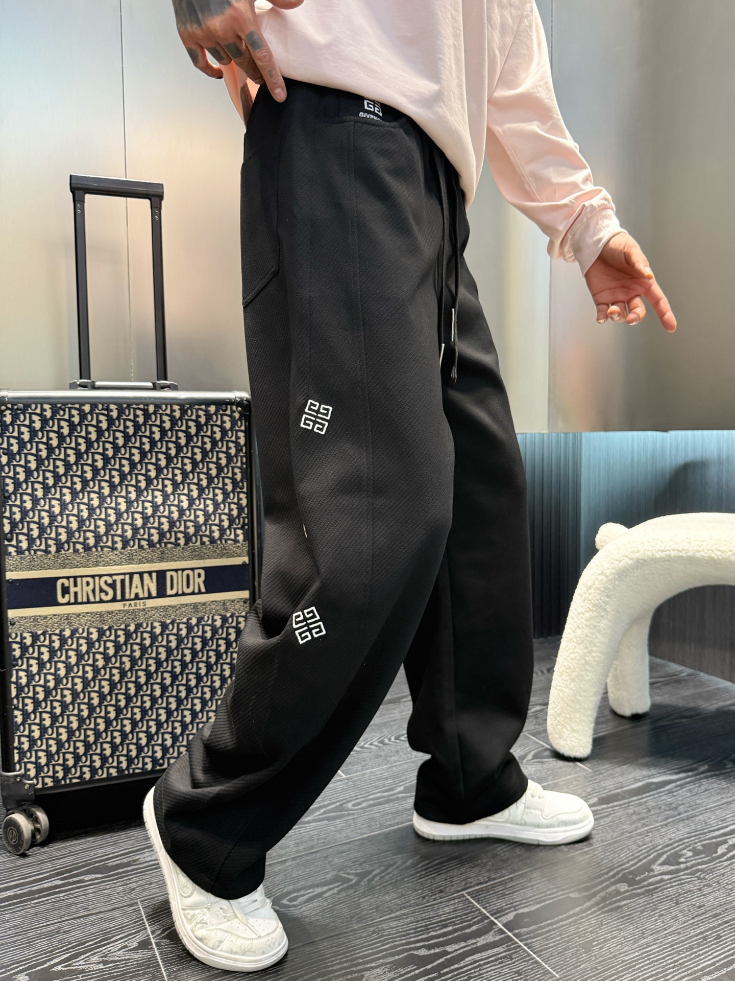 Givenchy Men's Classic Logo Lounge Pants - Fall/Winter 2025 Collection 4 i1756739279679 8130 0 2