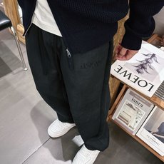 🏊 罗意威 🆕2025秋冬新款休闲裤!官网同步发售。品牌经典LOGO休闲裤 ,定制面料,舒适度极 🏊 罗意威 🆕2025秋冬新款休闲裤!官网同步发售。品牌经典LOGO休闲裤 ,定制面料,舒适度极
