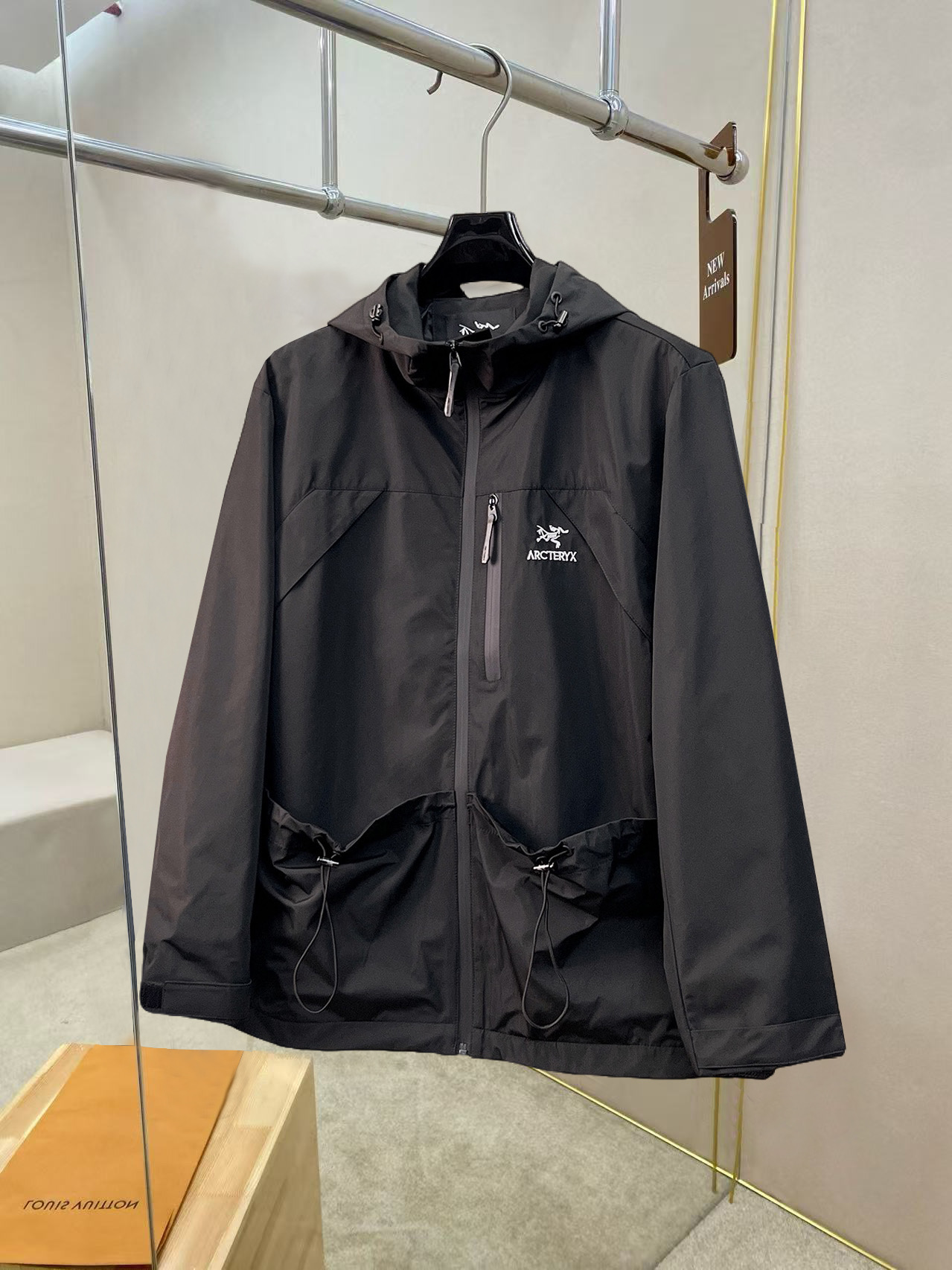 NO:527190,The same style on the official website of Archaeopteryx, complete three standards, and is released in advance. The new men's jacket for autumn and winter 2025ss autumn and winter, double-sided original single three standards, high-end version. Customized counter fabrics, breathable and comfortable, impeccable details, brand elements design concept, reflect high quality. The feel is delicate and soft, presents casual cut, and the upper body style is superb. Number of sizes M~3XL,,arc'teryx,jackets & coats,jackets & coats,alexander wang19860909始祖鸟官网同款,三标齐全,提前发售 2025ss秋冬新款男士夹克外套,双面穿原单三标齐全高端版本 专柜定制面料 透气舒适度高,细节无可挑剔,品牌元素设计理念,体现高品质.手感细腻柔软 呈现休闲裁剪,上身版型超赞 码数M～3XL,,arc'teryx,jackets & coats,jackets & coats,alexander wang,Men's clothing