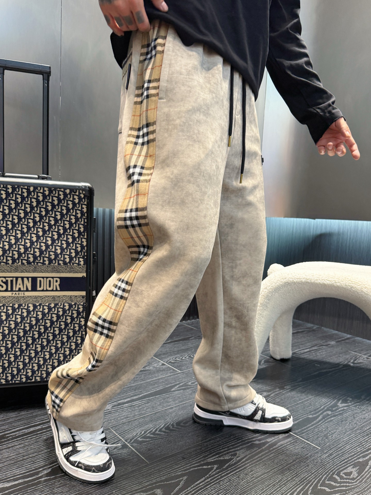 Burberry Men's Classic Logo Casual Pants - 2025 Fall/Winter Collection 4 i1757601721798 339 0 2
