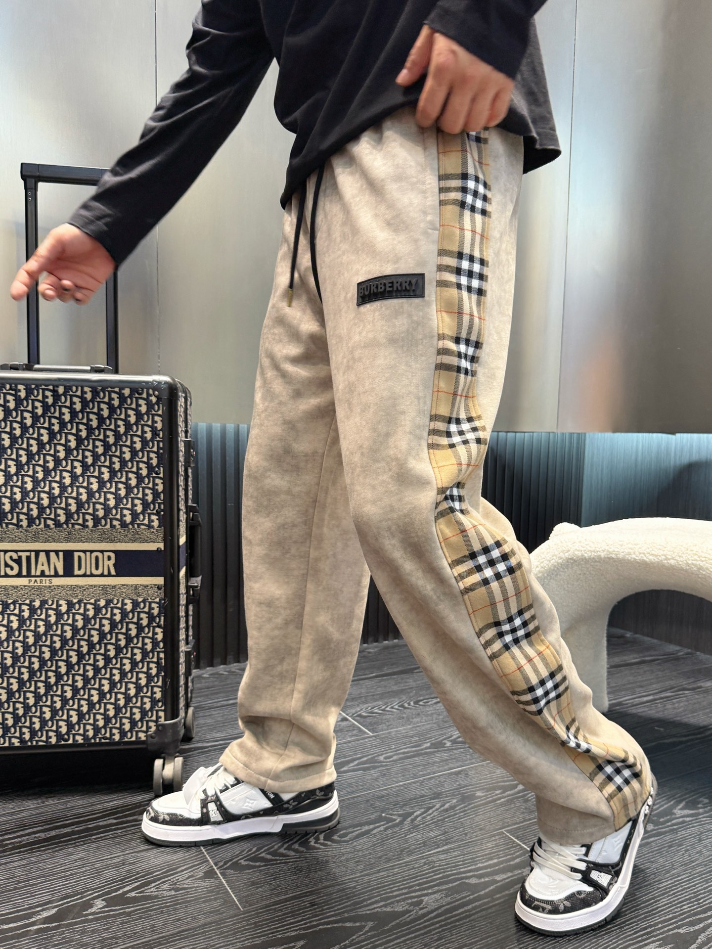 Burberry Men's Classic Logo Casual Pants - 2025 Fall/Winter Collection