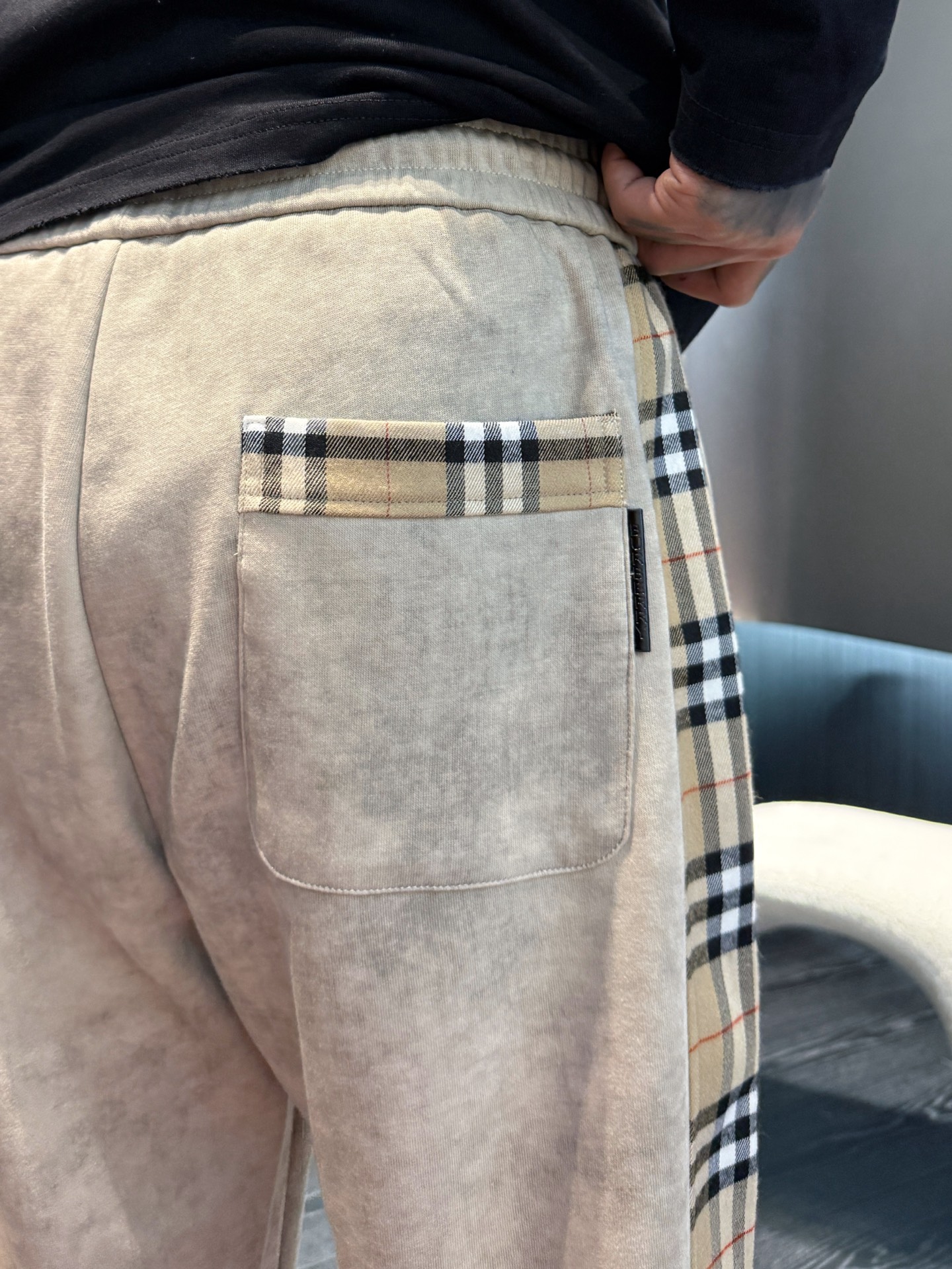 Burberry Men's Classic Logo Casual Pants - 2025 Fall/Winter Collection 10 i1757601723243 9909 0 8
