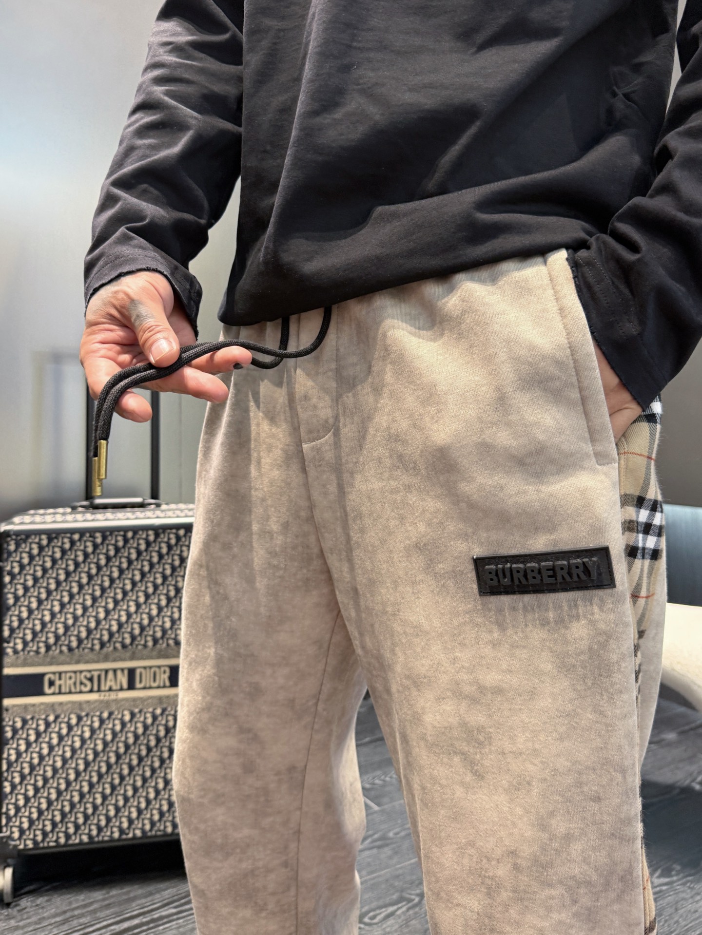 Burberry Men's Classic Logo Casual Pants - 2025 Fall/Winter Collection 7 i1757601723346 959 0 5