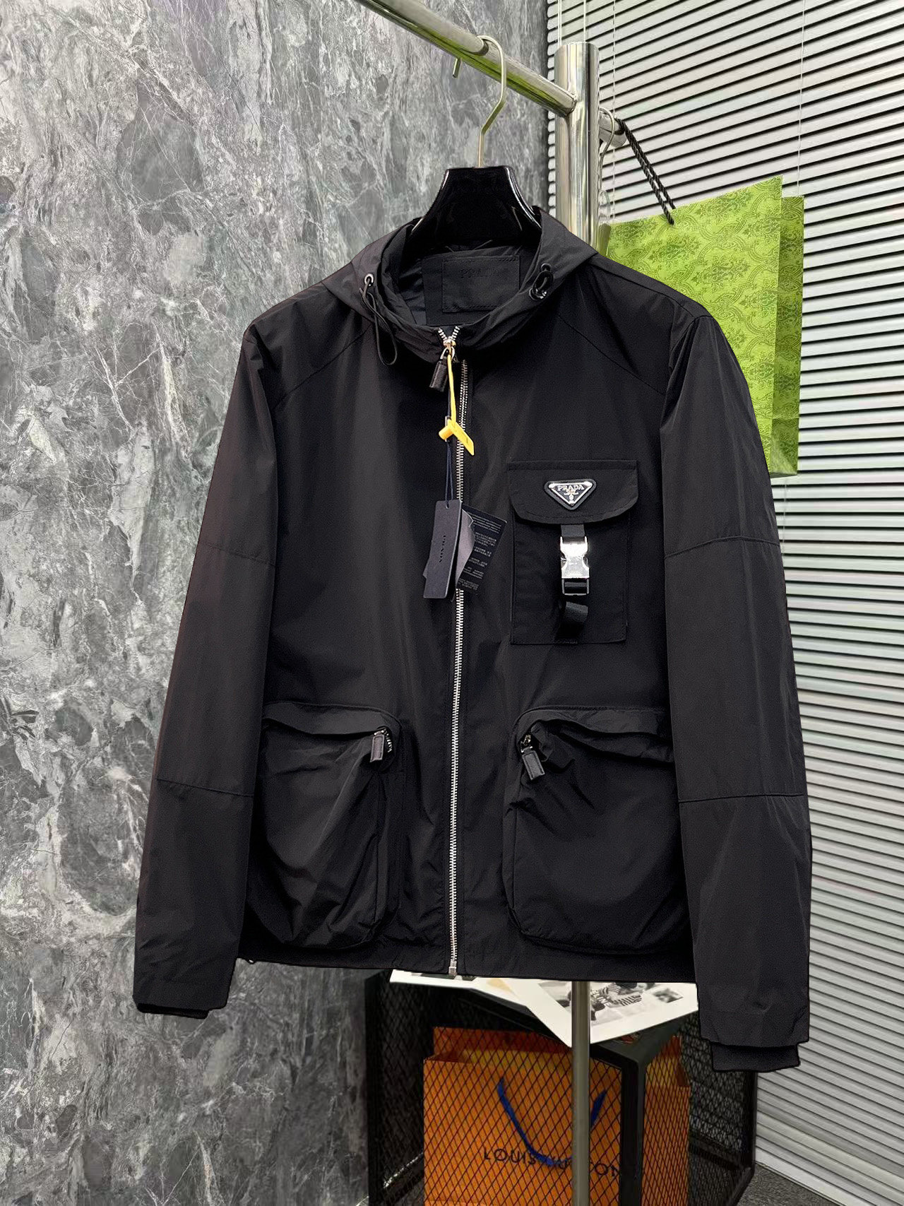 Veste Prada Homme Automne-Hiver 2025, Coupe Décontractée, Tissu Respirant