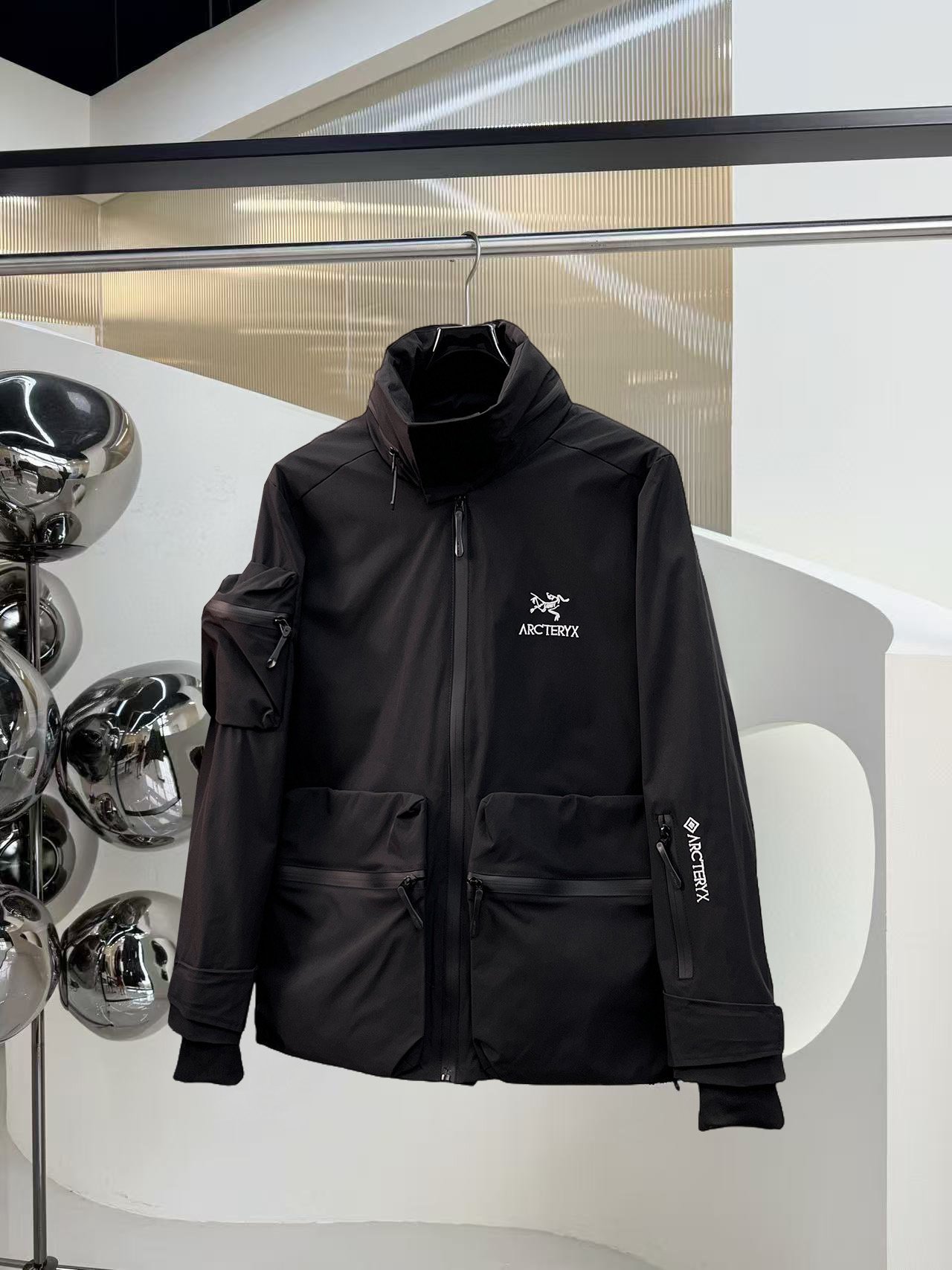 NO:525025,The same style on the official website of Archaeopteryx, complete three standards, and is released in advance. The new men's jacket with autumn and winter 2025 autumn and winter, the original single three standards is complete and high-end version. Customized fabrics for counters, breathable and comfortable, impeccable details, brand elements design concept, reflecting high quality. The feel is delicate and soft, presents casual cut, and the upper body style is superb. Number of sizes M~3XL, arc'teryx, jackets & coats, jackets & coats, alexander wang19860909始祖鸟官网同款,三标齐全,提前发售 2025秋冬新款男士夹克外套, 原单三标齐全高端版本 专柜定制面料 透气舒适度高,细节无可挑剔,品牌元素设计理念,体现高品质.手感细腻柔软 呈现休闲裁剪,上身版型超赞 码数M～3XL,arc'teryx,jackets & coats,jackets & coats,alexander wang,Men's clothing